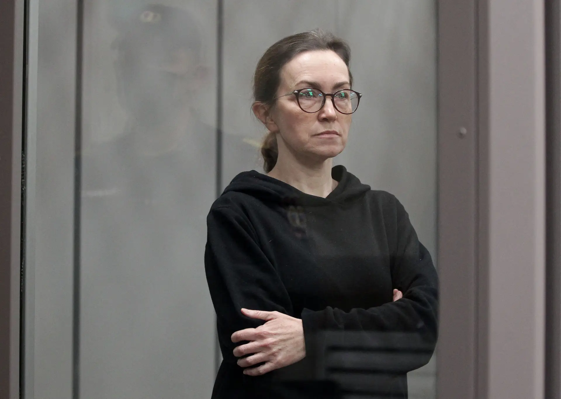 Alsu Kurmasheva, jornalista russo-americana, durante o julgamento em Kazan, na Rússia