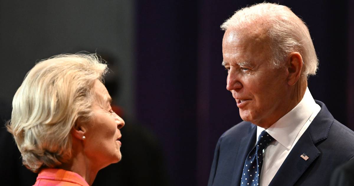 Joe Biden liga a Ursula von der Leyen  para agradecer ajuda de 50 mil milhões