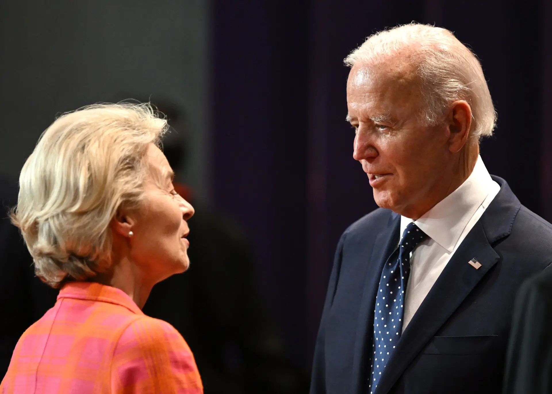 Ursula von der Leyen, Presidente da Comissão Europeia, e Joe Biden, Presidente dos Estados Unidos da América