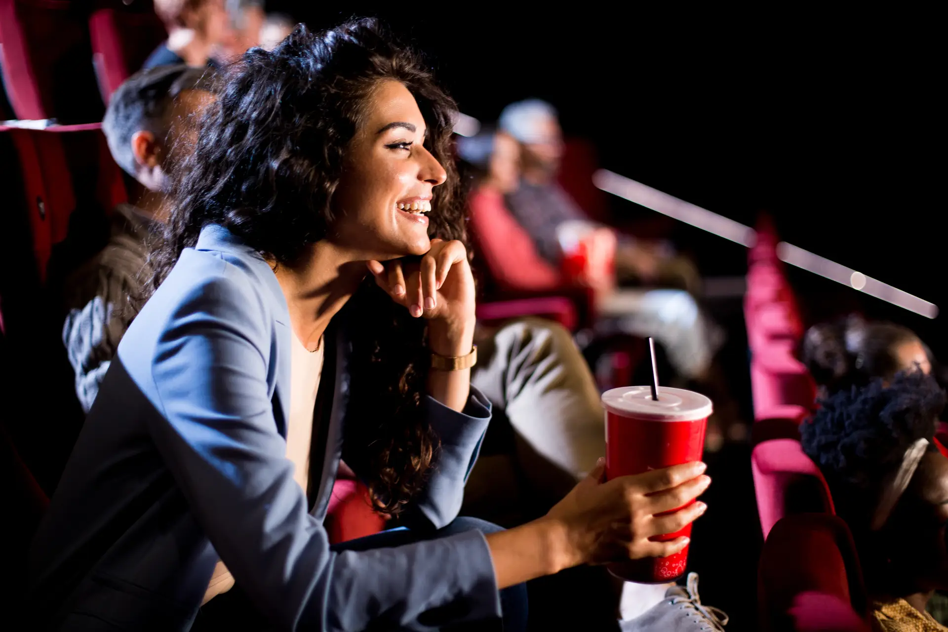 "Comecei a ver muito mais filmes desde que tenho Letterboxd": rede social não pára de crescer e faz jovens regressarem ao cinema