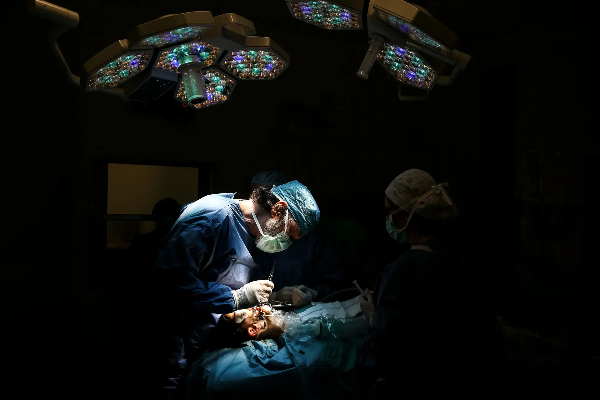 Como funciona o sistema de incentivos no SNS? É possível um médico ganhar tanto dinheiro nestas cirurgias? O que se passou no Santa Maria?