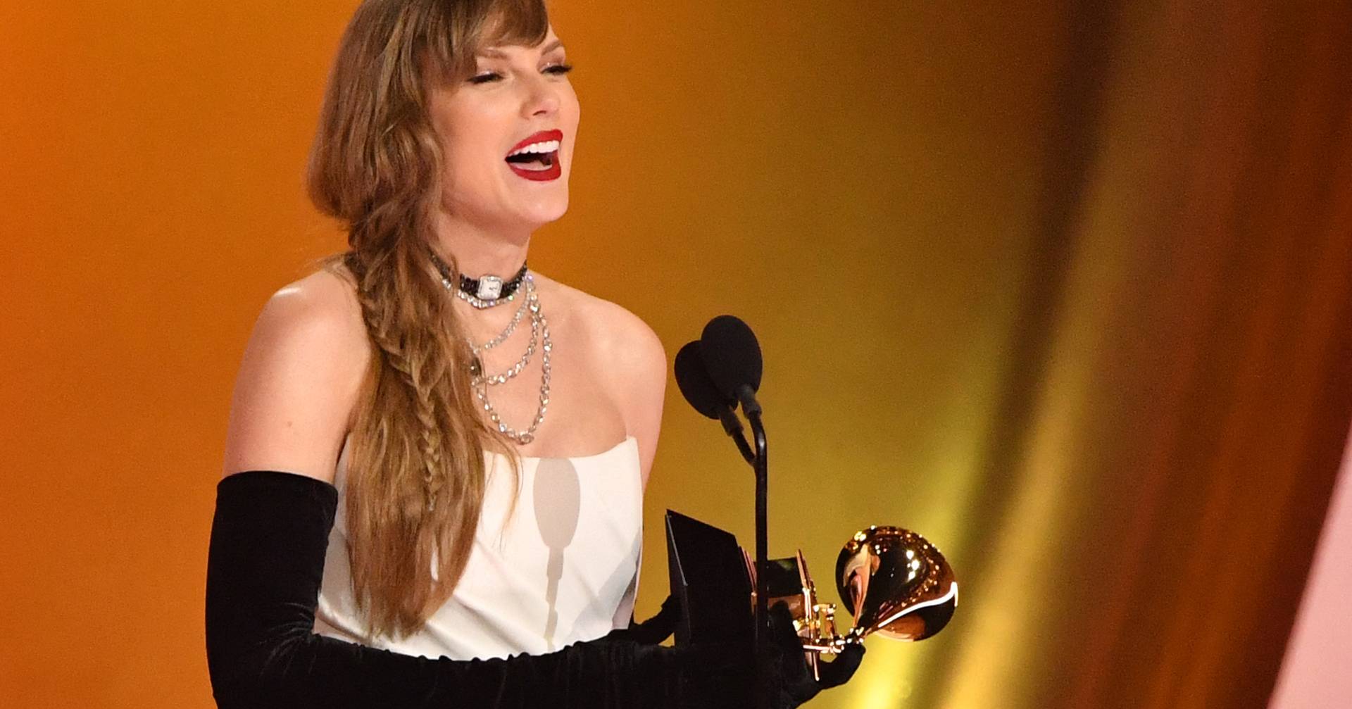 Grammys: Taylor Swift bateu um recorde... E anunciou o lançamento de um novo álbum, já em abril