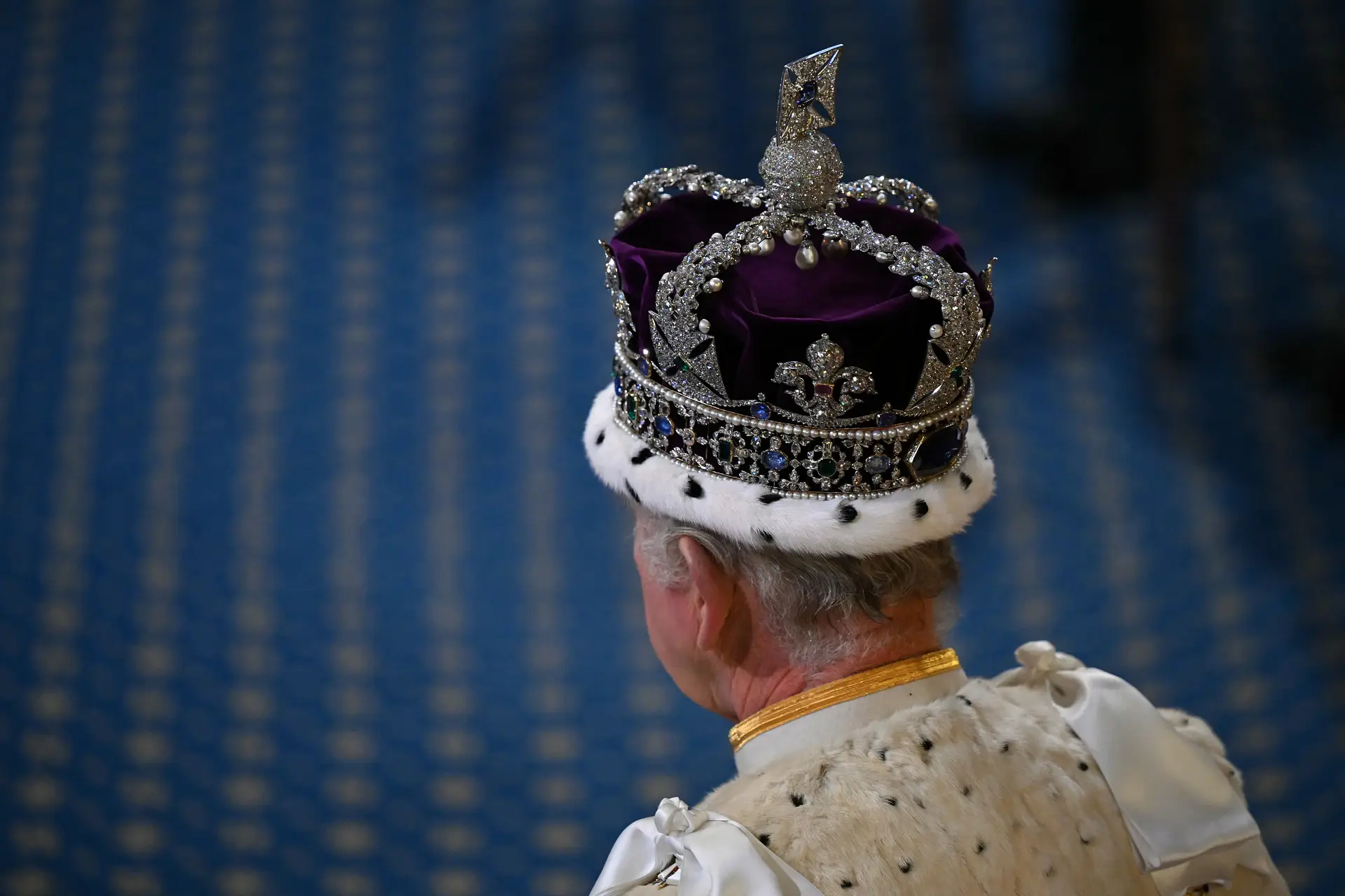Carlos III durante a sua coroação, em maio de 2023