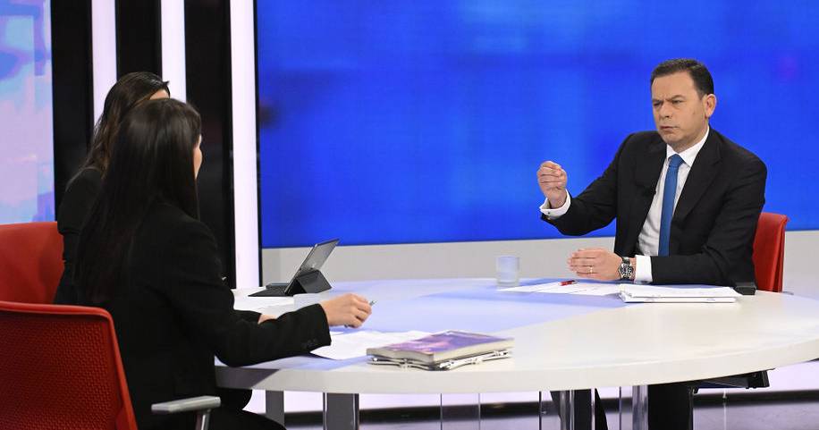 Acordo entre televisões e AD: Montenegro vai aos debates, televisões sublinham questão jurídica