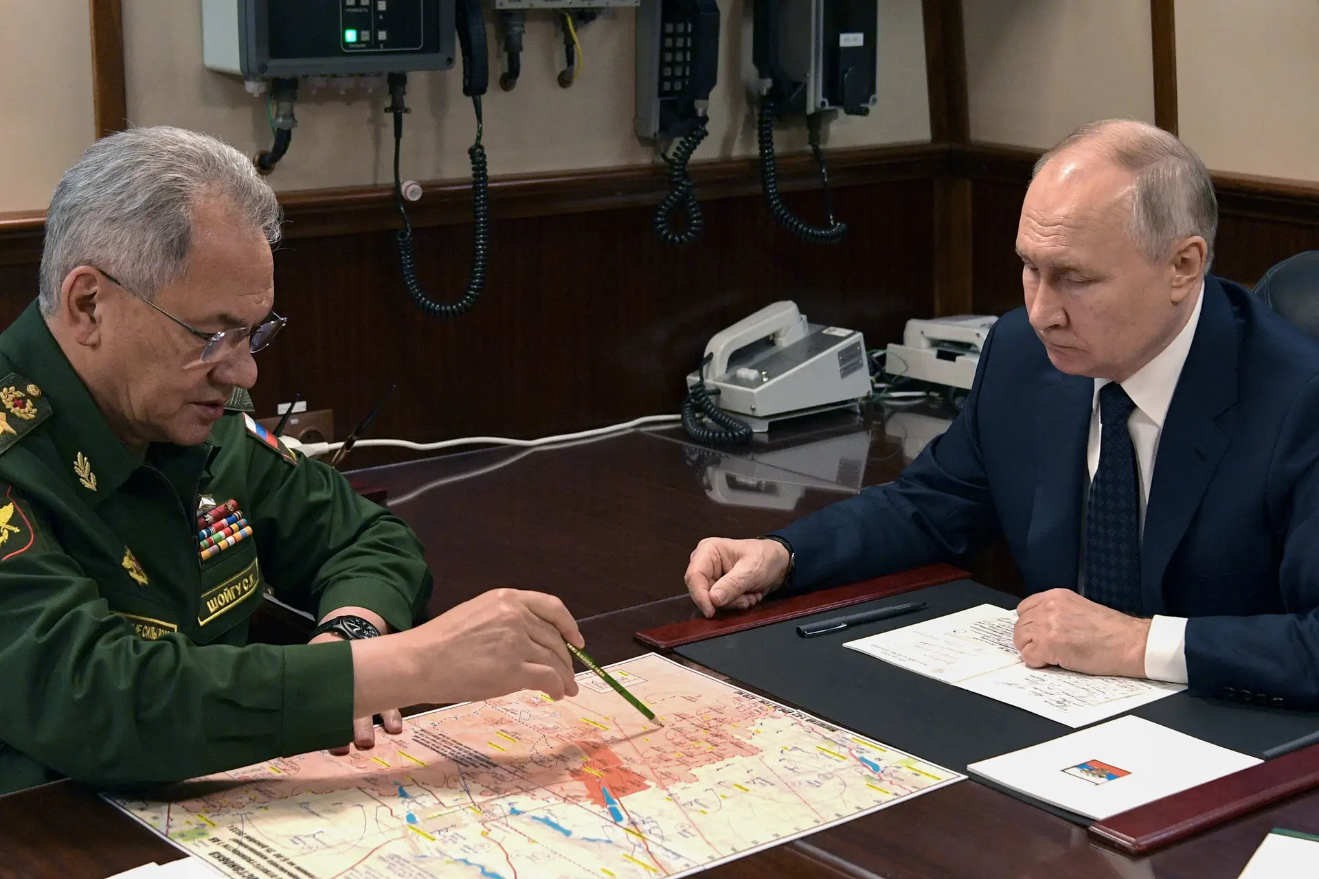 Presidente russo, Vladimir Putin, e o seu ex-ministro da Defesa, Sergei Shoigu