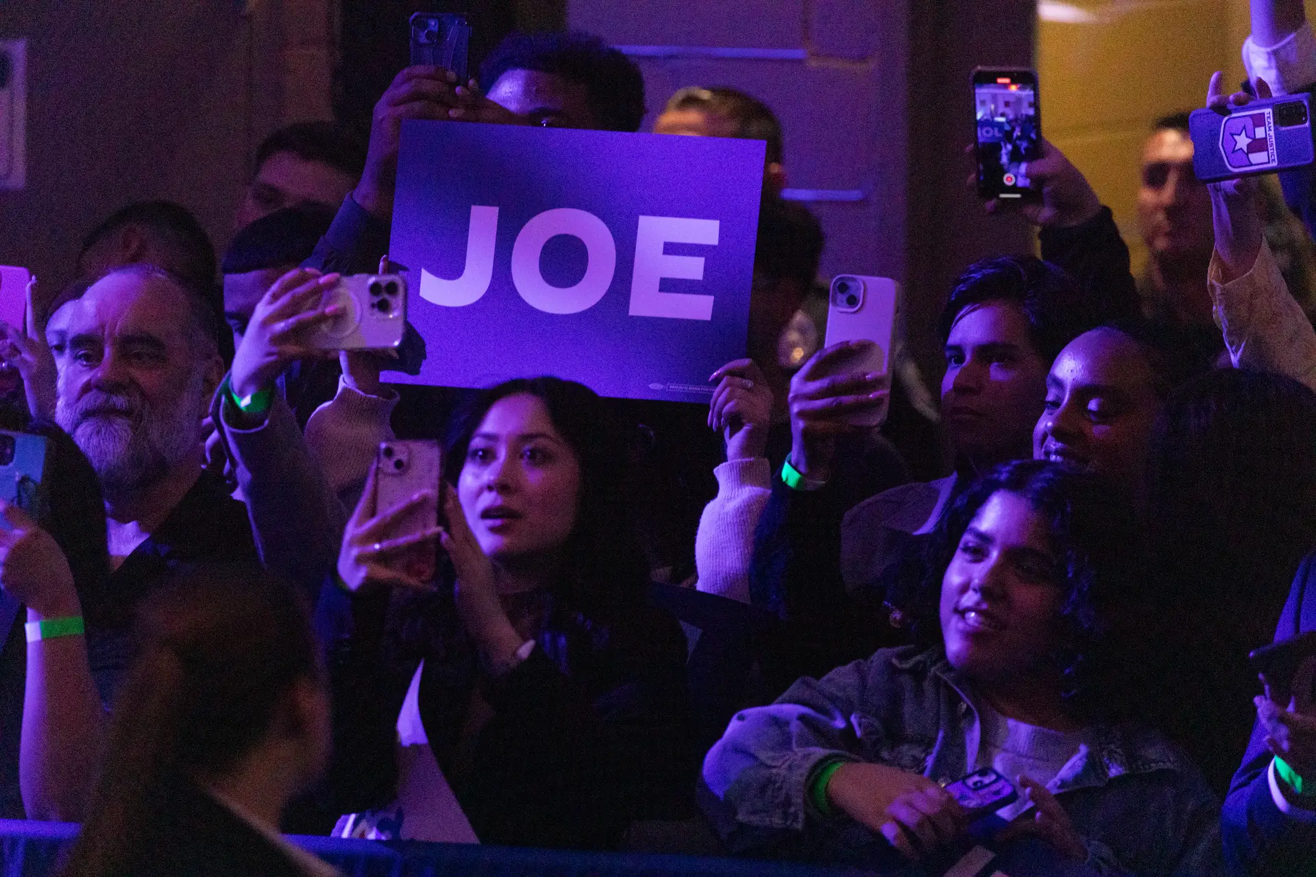 Apoiantes do Presidente Joe Biden durante um ato de campanha para as primárias do Partido Democrata no Nev 