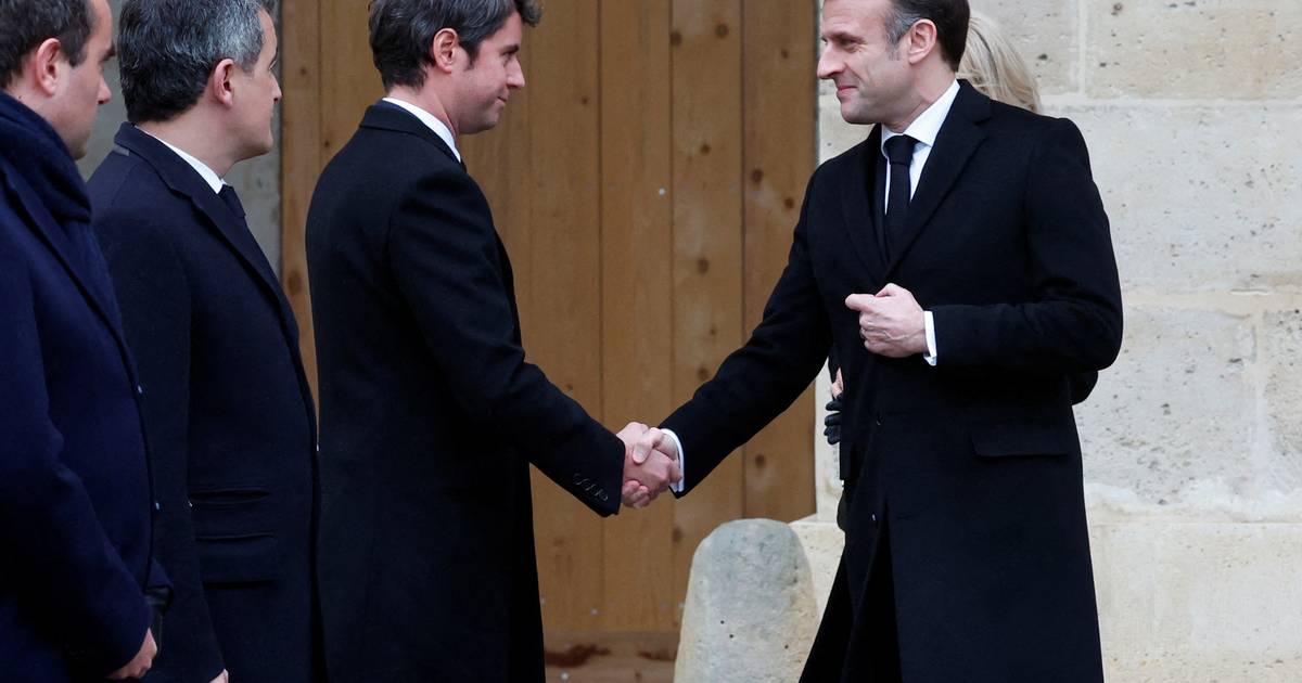 Macron e Attal concluem “reciclagem de ministros” para evitar crise nas suas hostes