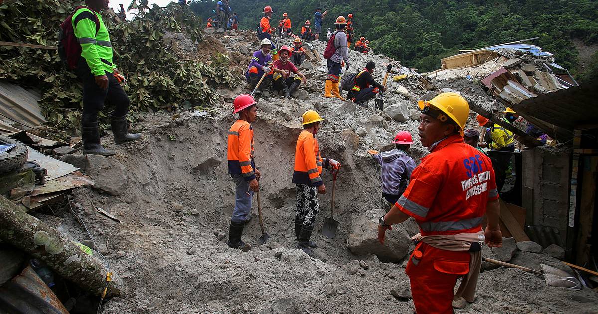 Deslizamento de terras nas Filipinas causa 54 mortos e 63 desaparecidos