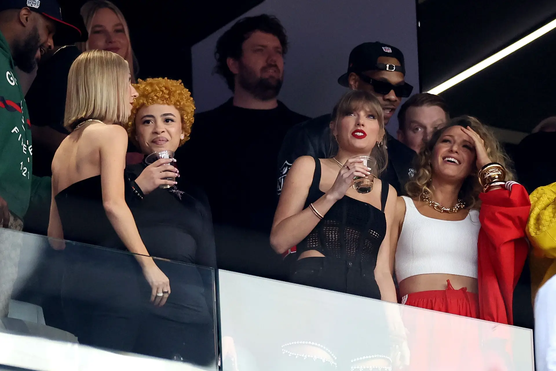 Humana como nós: vídeo de Taylor Swift a beber cerveja na Super Bowl torna-se viral