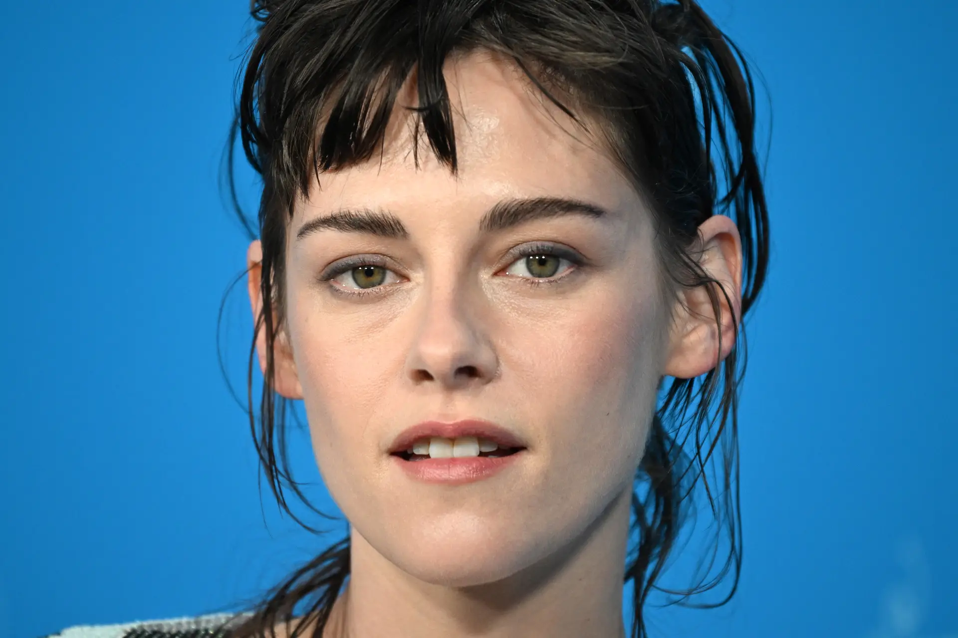 Kristen Stewart no photo call de "Love Lies Bleeding" em Berlim, este domingo