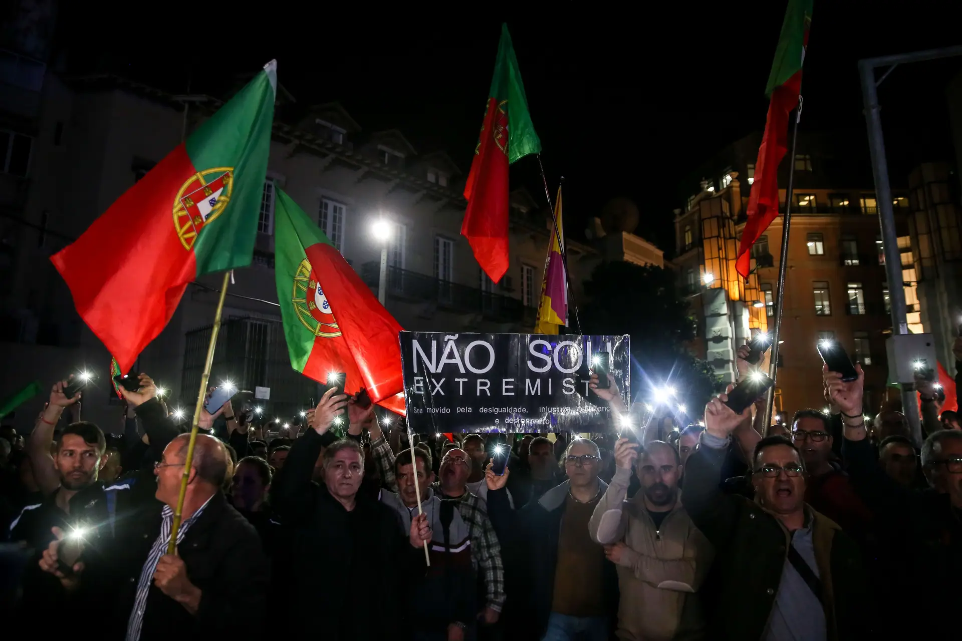Legislativas 2024 - Membros da PSP e da GNR protestam em frente ao Capitólio, onde irá ocorrer o debate entre Pedro Nuno Santos e Luis Montenegro.