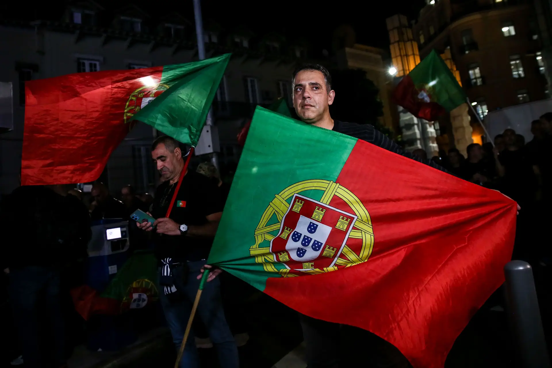 Legislativas 2024 - Membros da PSP e da GNR protestam em frente ao Capitólio, onde irá ocorrer o debate entre Pedro Nuno Santos e Luis Montenegro.