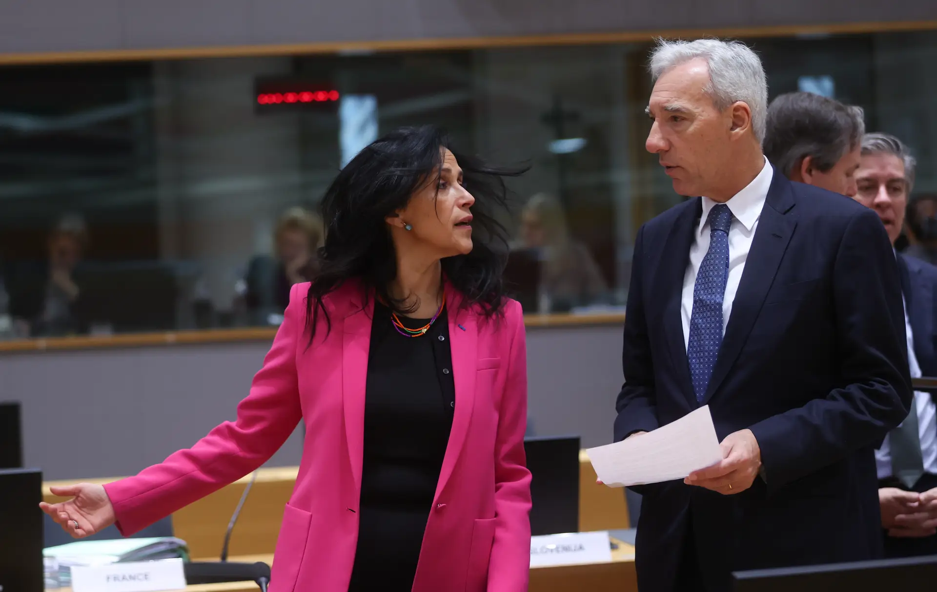 João Gomes Cravinho, em Bruxelas, aqui com a secretária de Estado francesa para o Desenvolvimento Chrysoula Zacharopoulou