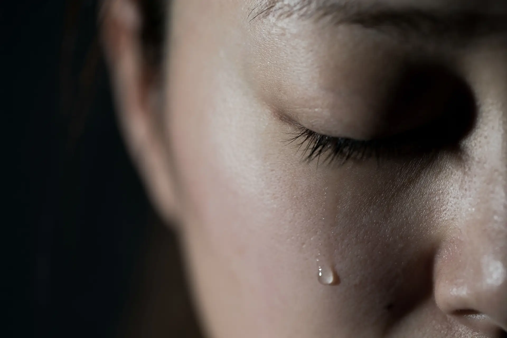 Les larmes des femmes ont-elles du pouvoir ? Oui, elles peuvent « réduire l’agressivité masculine »