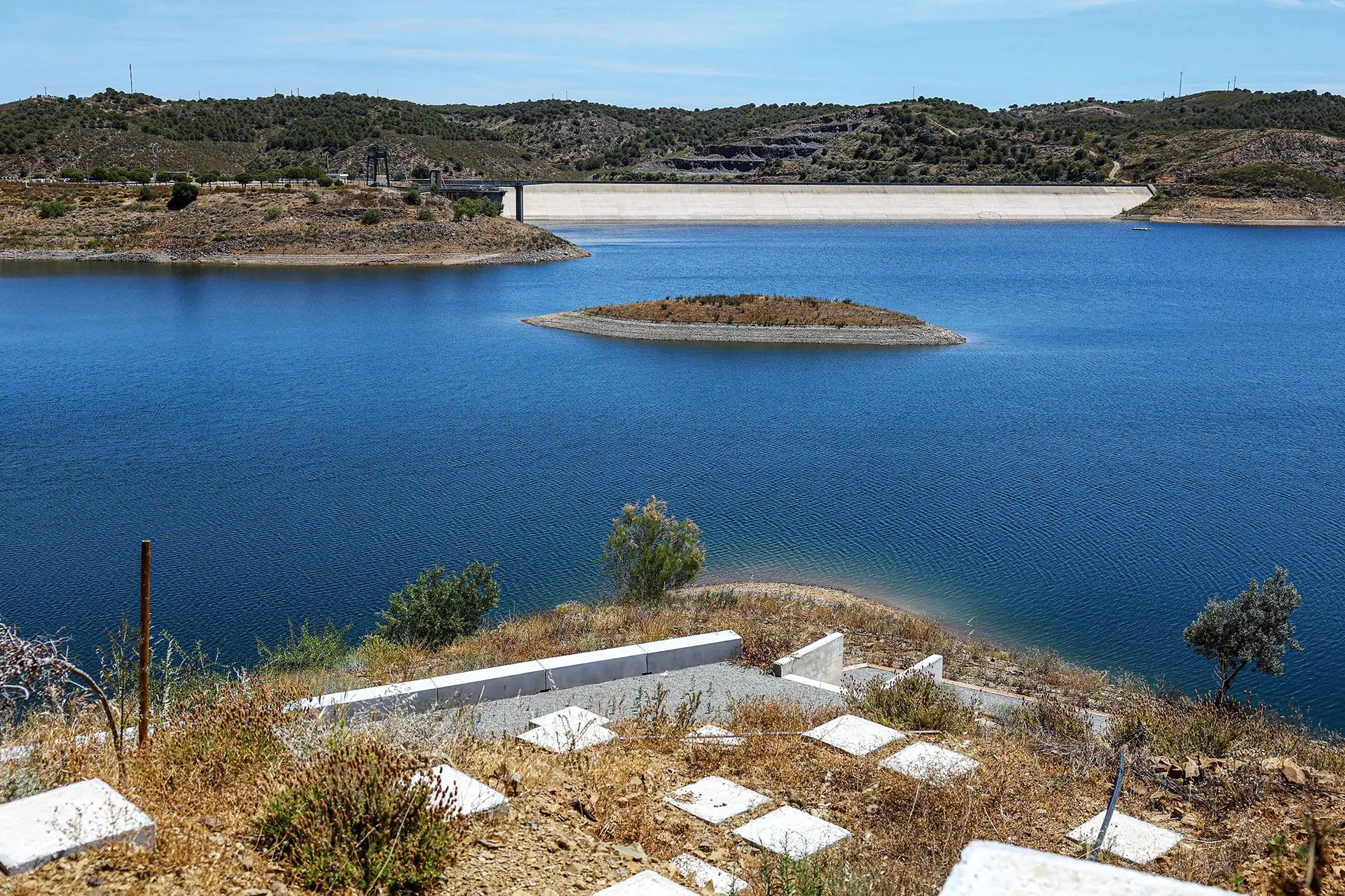 A situação de seca no Algarve permanece e autarquias estão obrigadas a cortar gastos de água