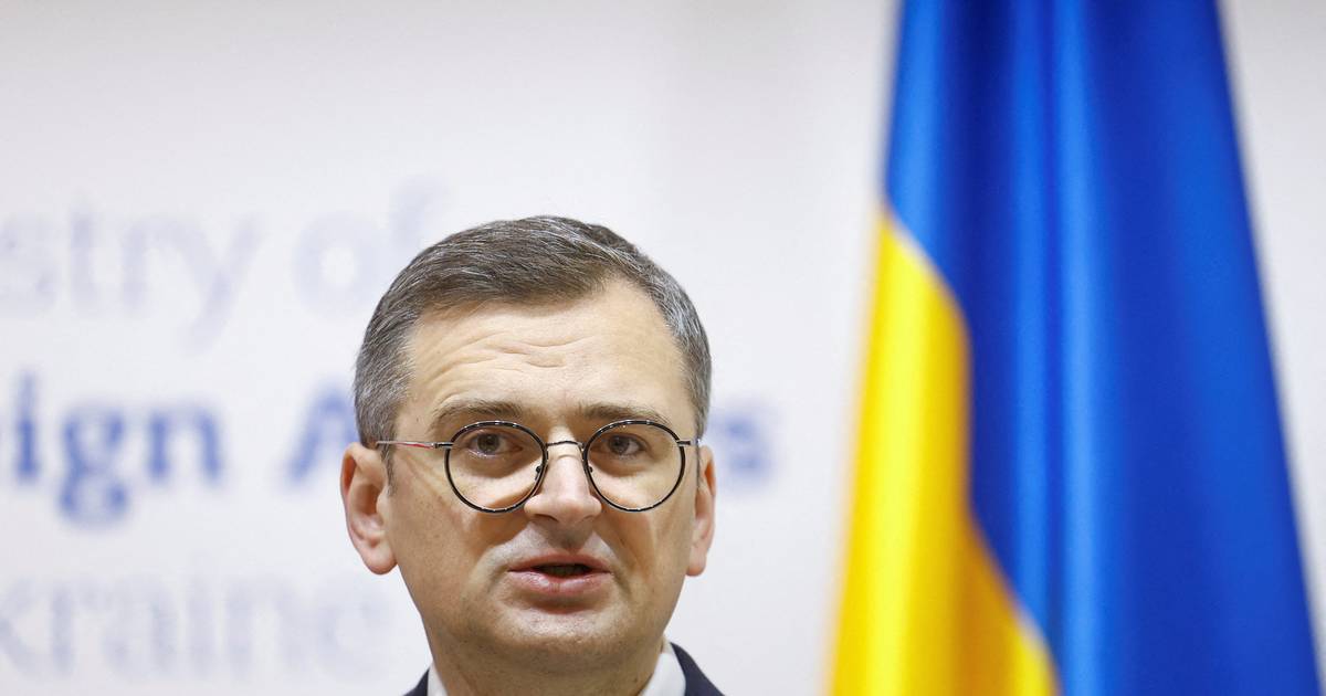 Chefe da diplomacia da Ucrânia garantiu em Varsóvia a passagem da ajuda ocidental na fronteira com a Polónia