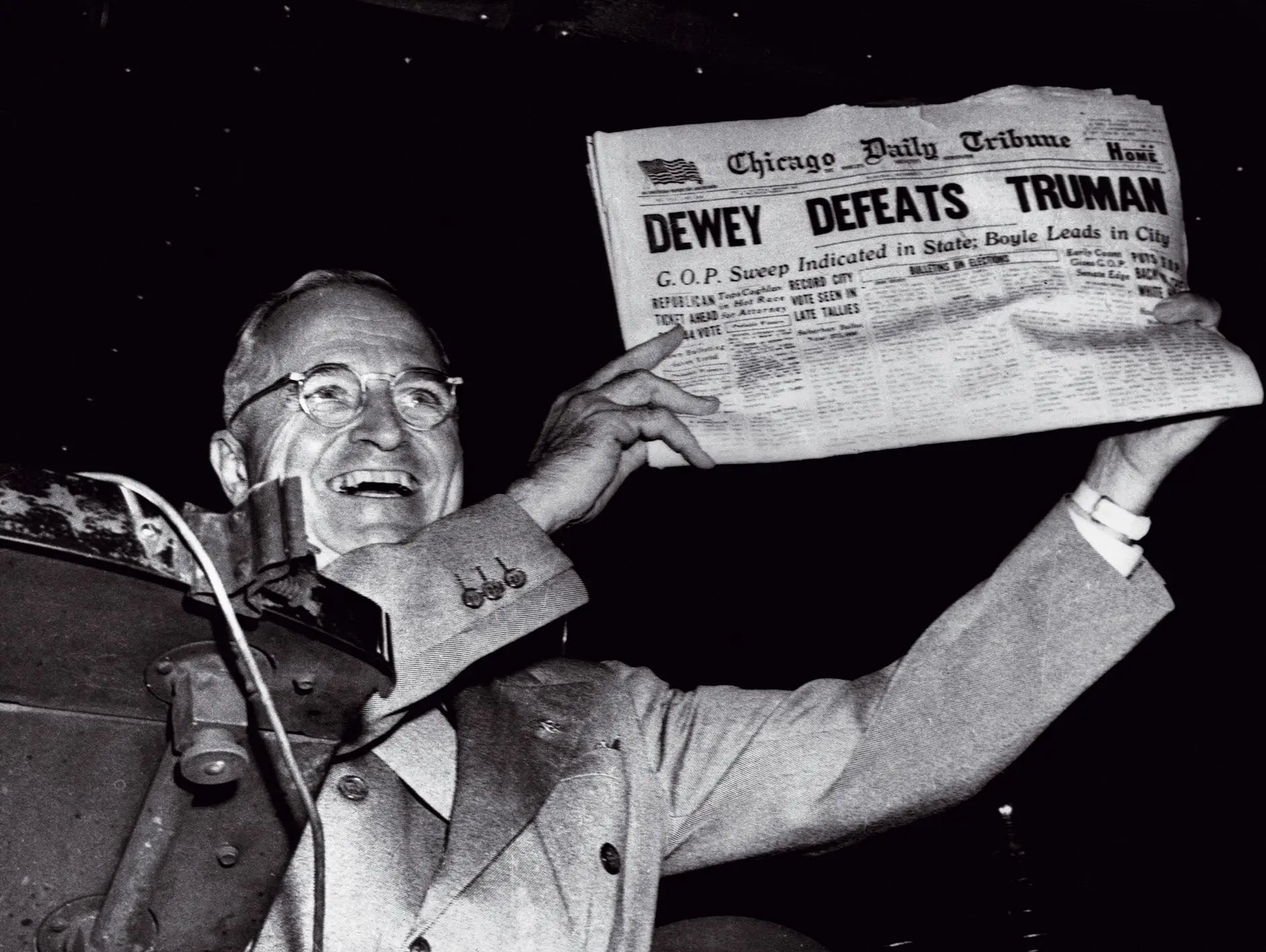 Nos EUA, os jornais, depois da noite eleitoral, chegaram a dar a vitória a Dewey, que perdeu contra Truman a eleição para a Casa Branca