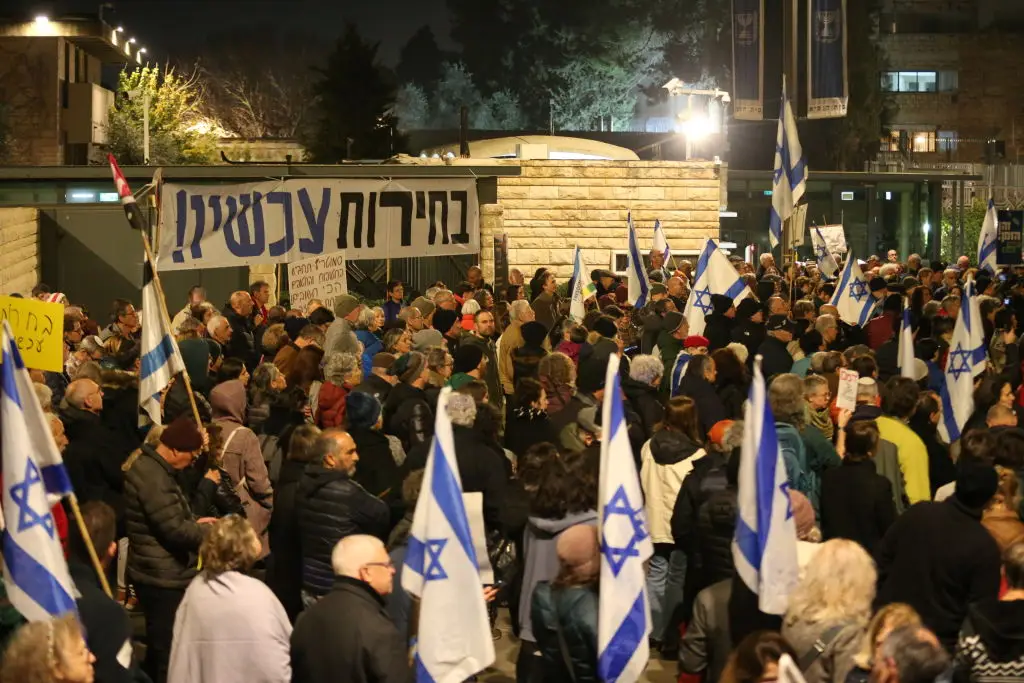 Manifestantes em Israel pretendem eleições antecipadas e a libertação dos reféns