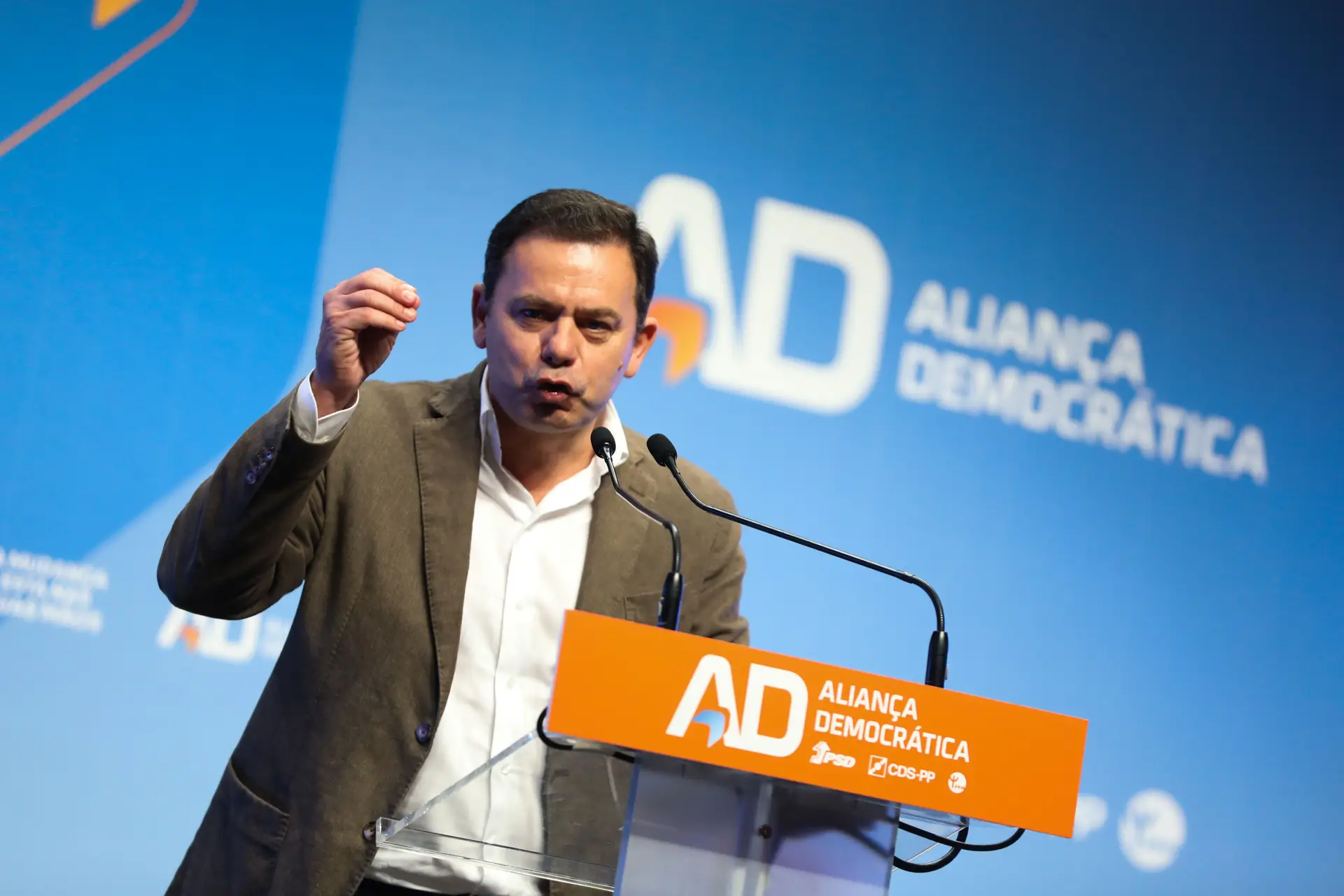 Luis Montenegro PSD, em campanha em Vila Real. FOTO RUI DUARTE SILVA