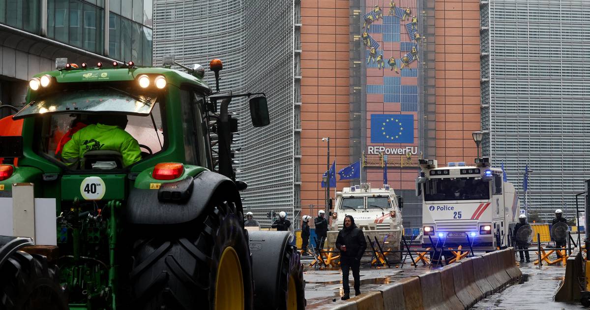 Uniâo Europeia: novas promessas e cedências para travar a fúria dos agricultores (que ainda não estão convencidos)