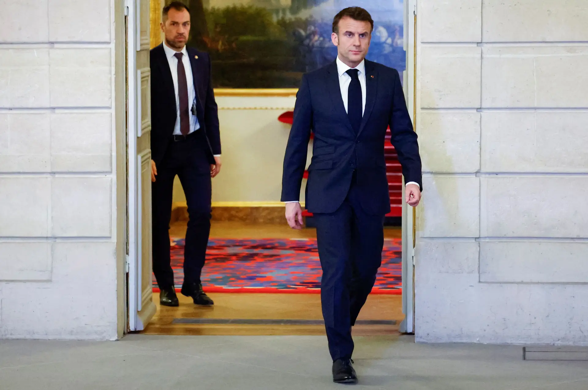 Macron não exclui envio de tropas ocidentais para a Ucrânia e promete uma “economia de guerra” contra Moscovo