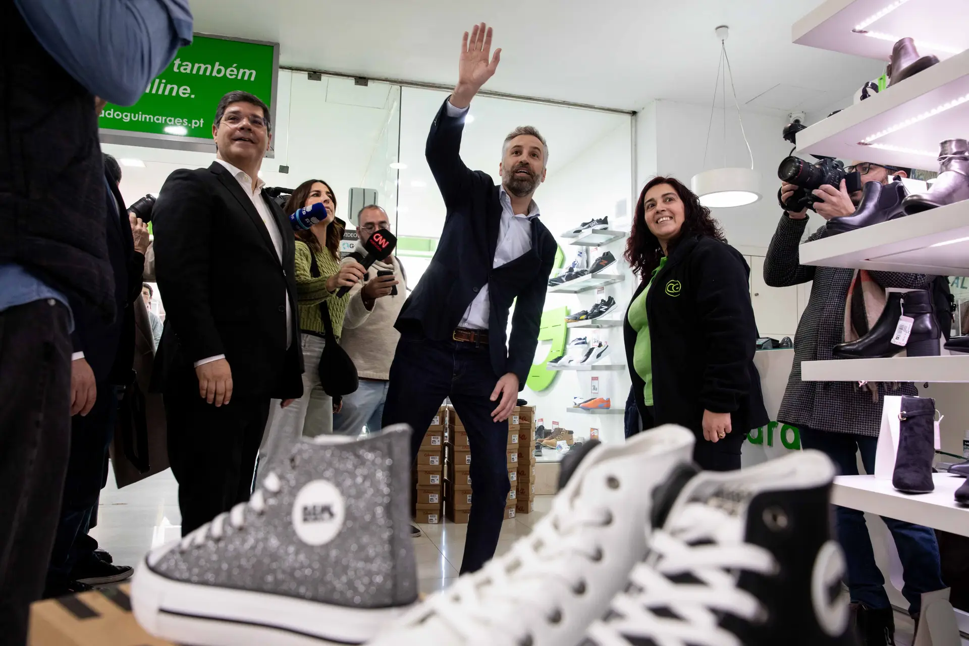 Pedro Nuno enfrenta sombras vindas da campanha laranja (e a porta fechada de um centro social)