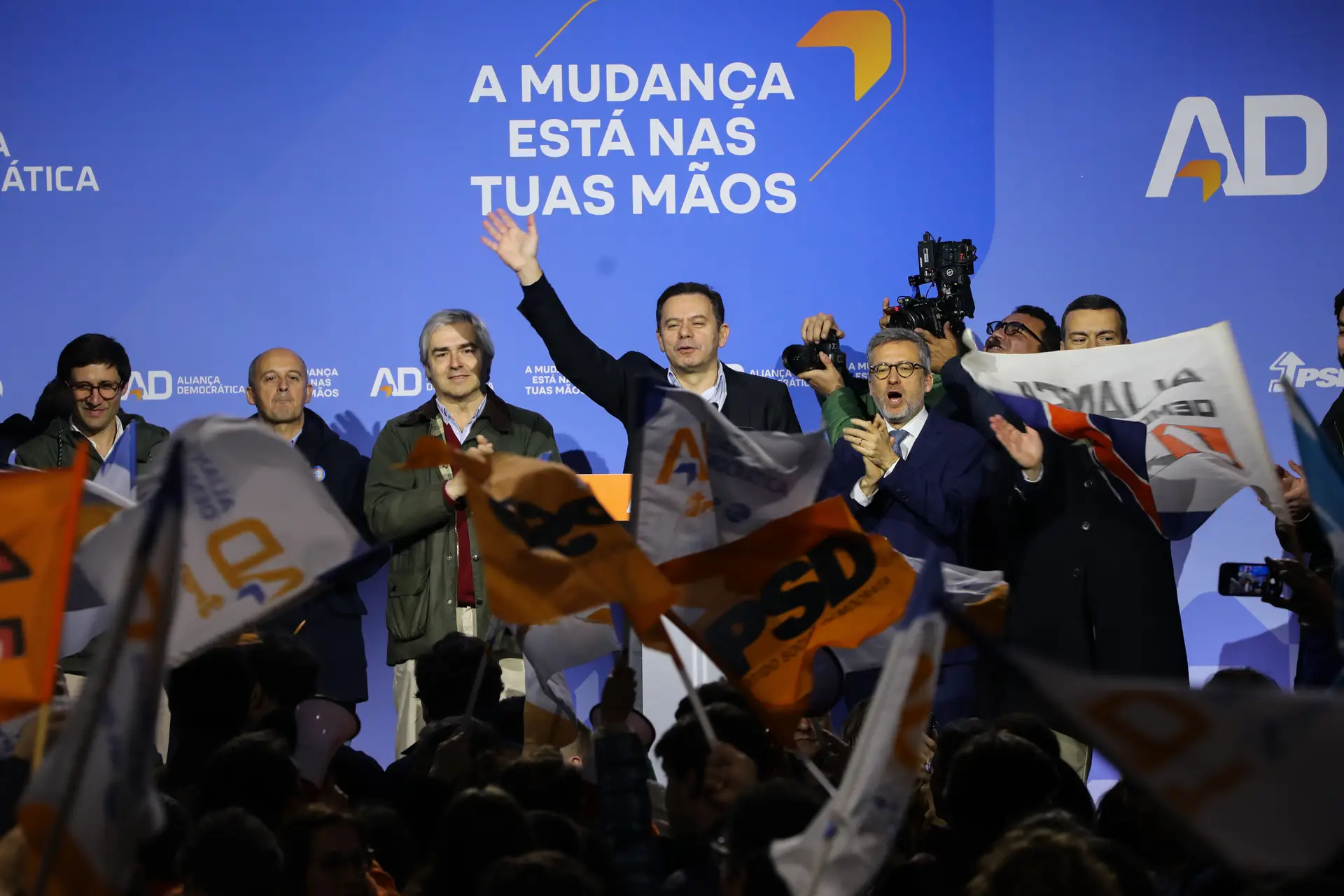 Moedas com a AD exige direito a falar do “caos na imigração”: quem vem precisa de “ter contrato de trabalho” para “viver com dignidade”
