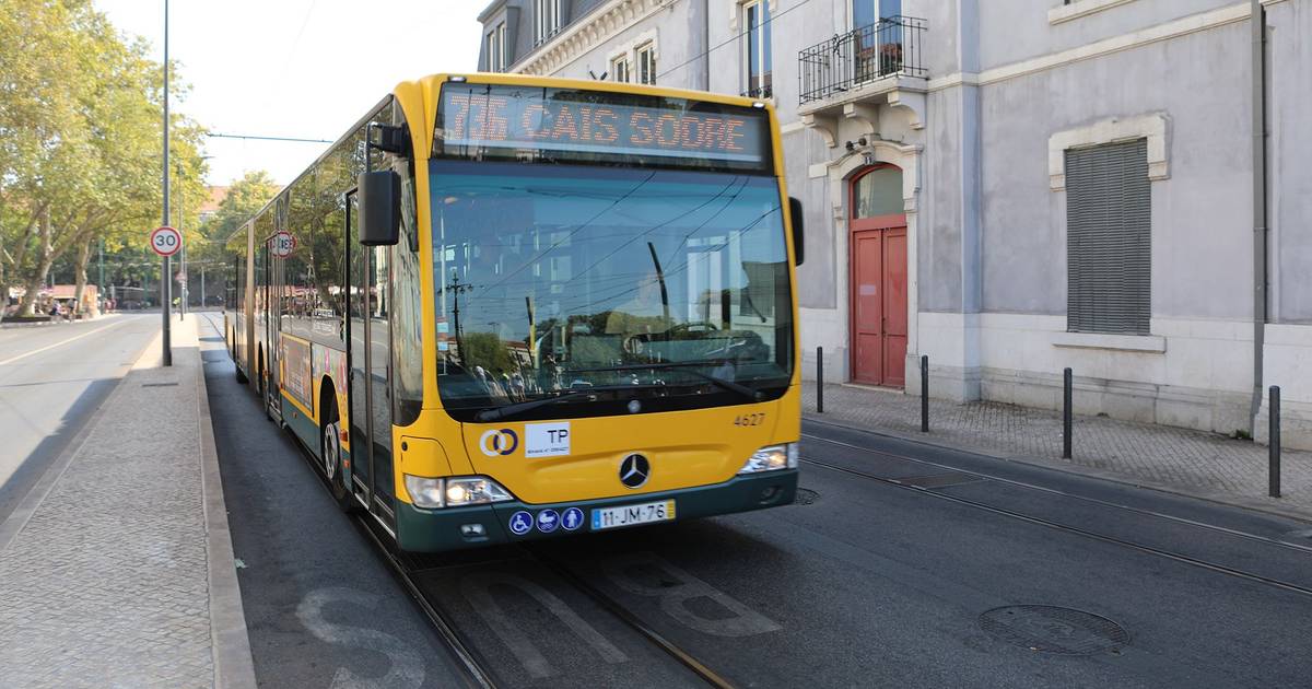 Trabalhadores da Carris cumprem hoje um dia de greve, há serviços mínimos nestas 12 carreiras