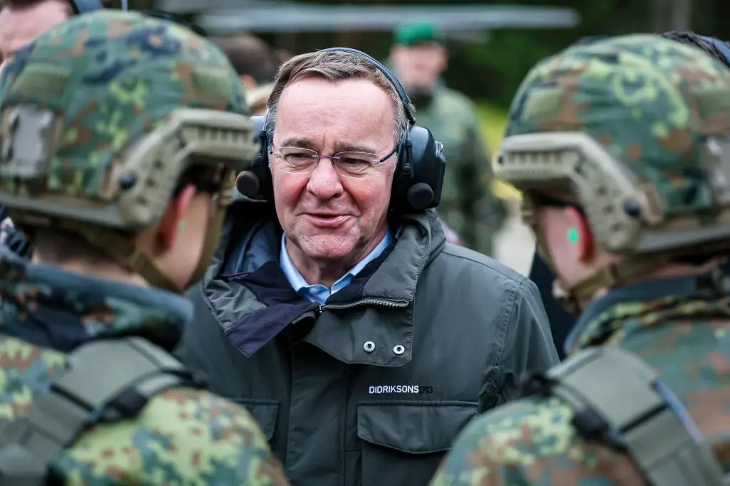 Esta semana, Boris Pistorius, ministro da Defesa da Alemanha, visitou militares alemães que estão de partida para a Polónia e Lituânia