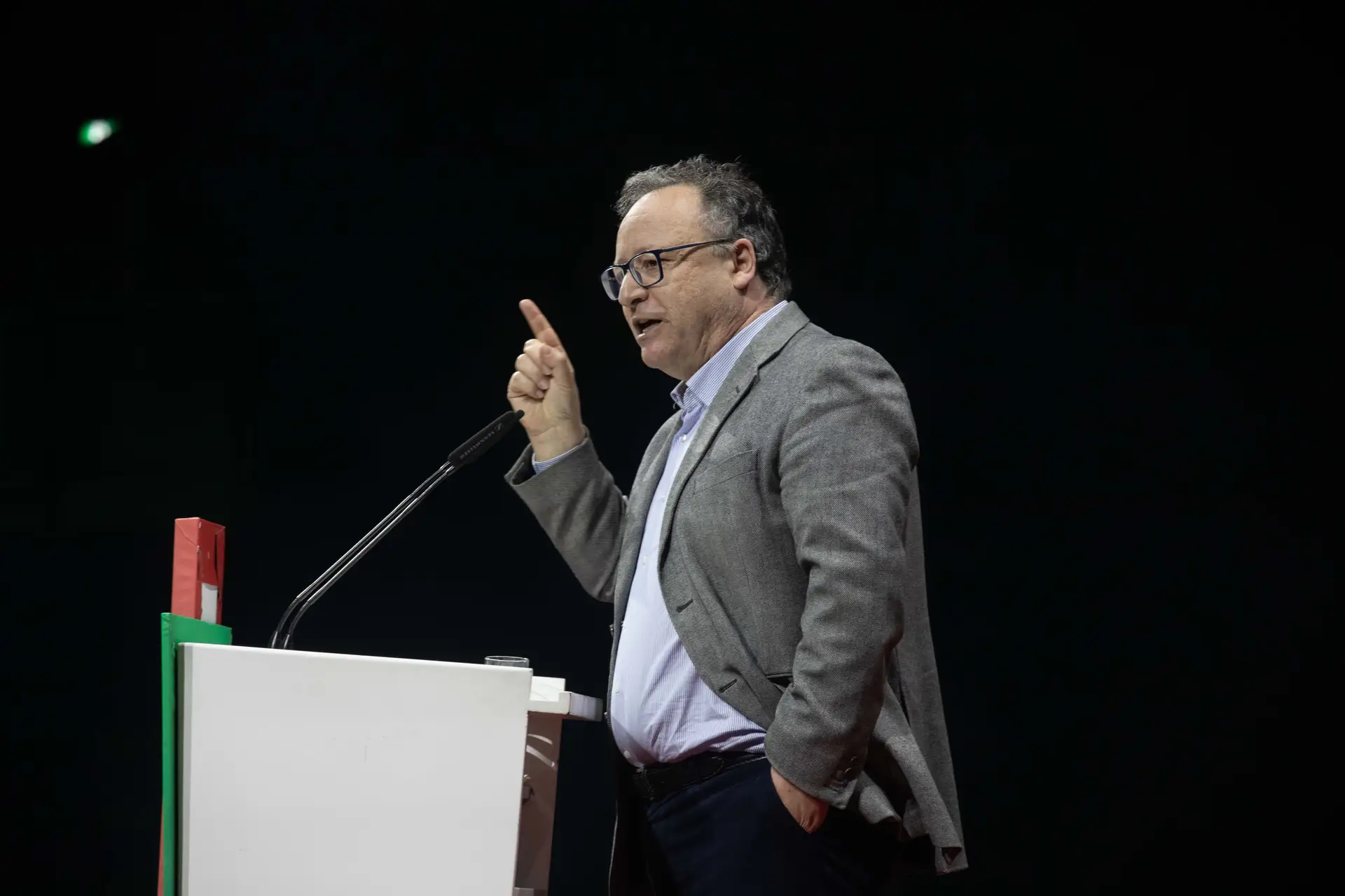 Francisco Assis pressiona PS a apresentar moção de censura
