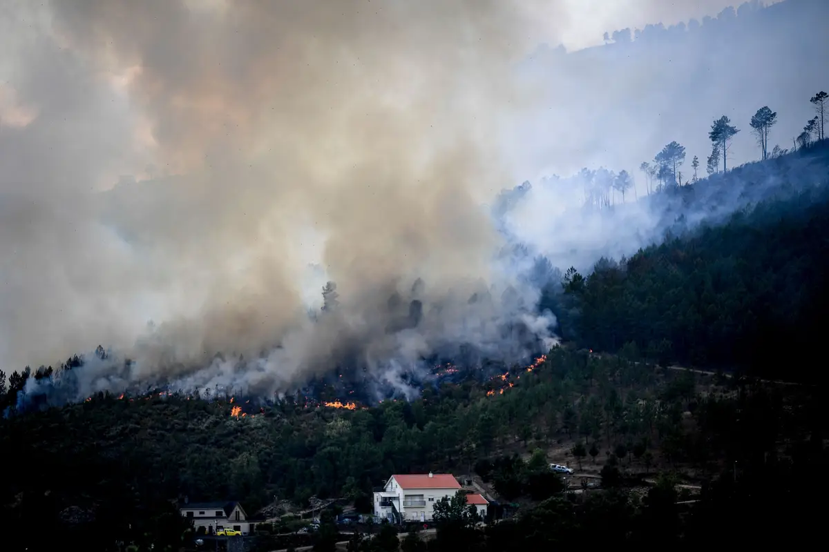 Incêndio de grandes dimensões na Serra da Estrela, em 2022