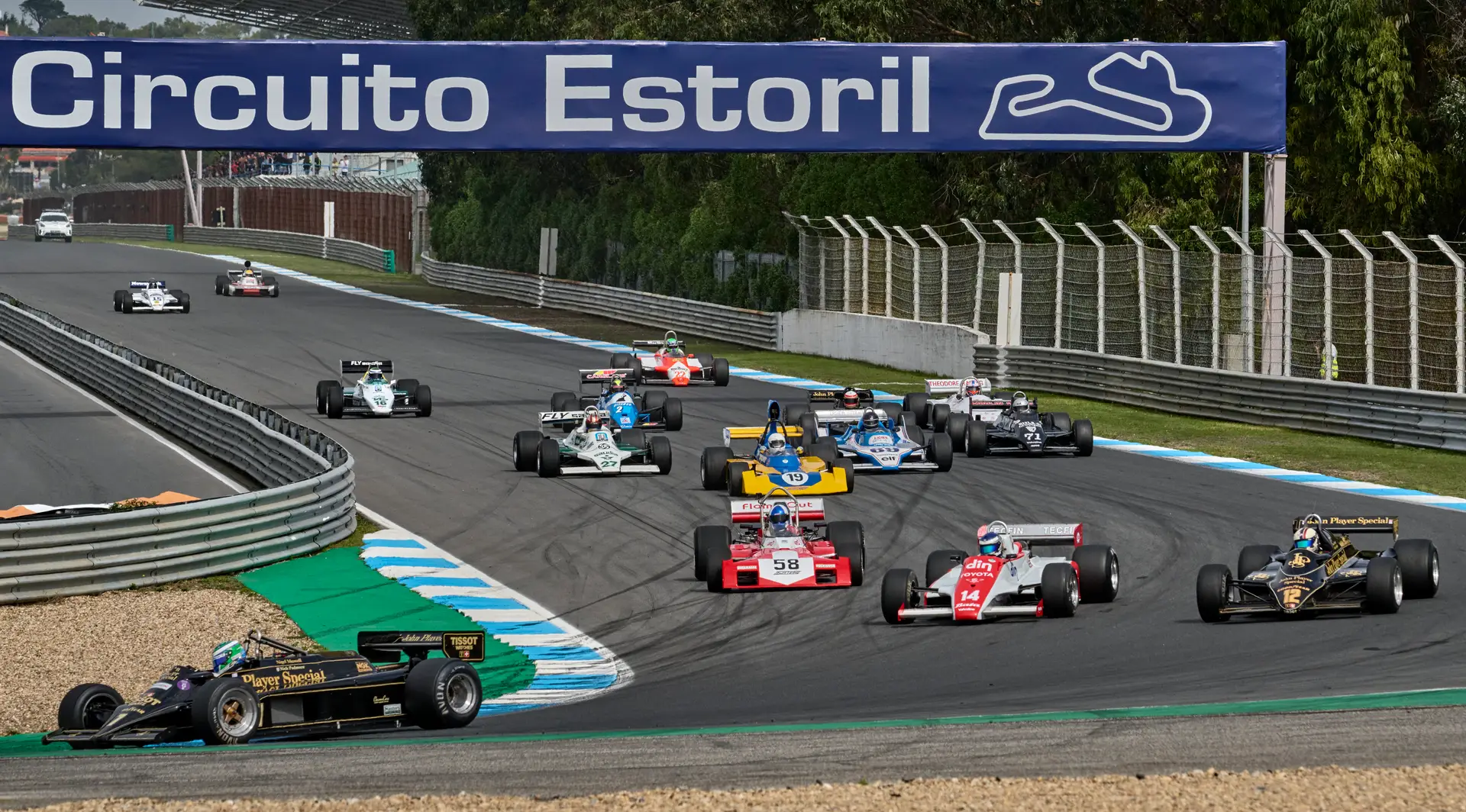 Ruído do Autódromo do Estoril: moradores avançam com queixa-crime contra o Estado por “desobediência” à justiça