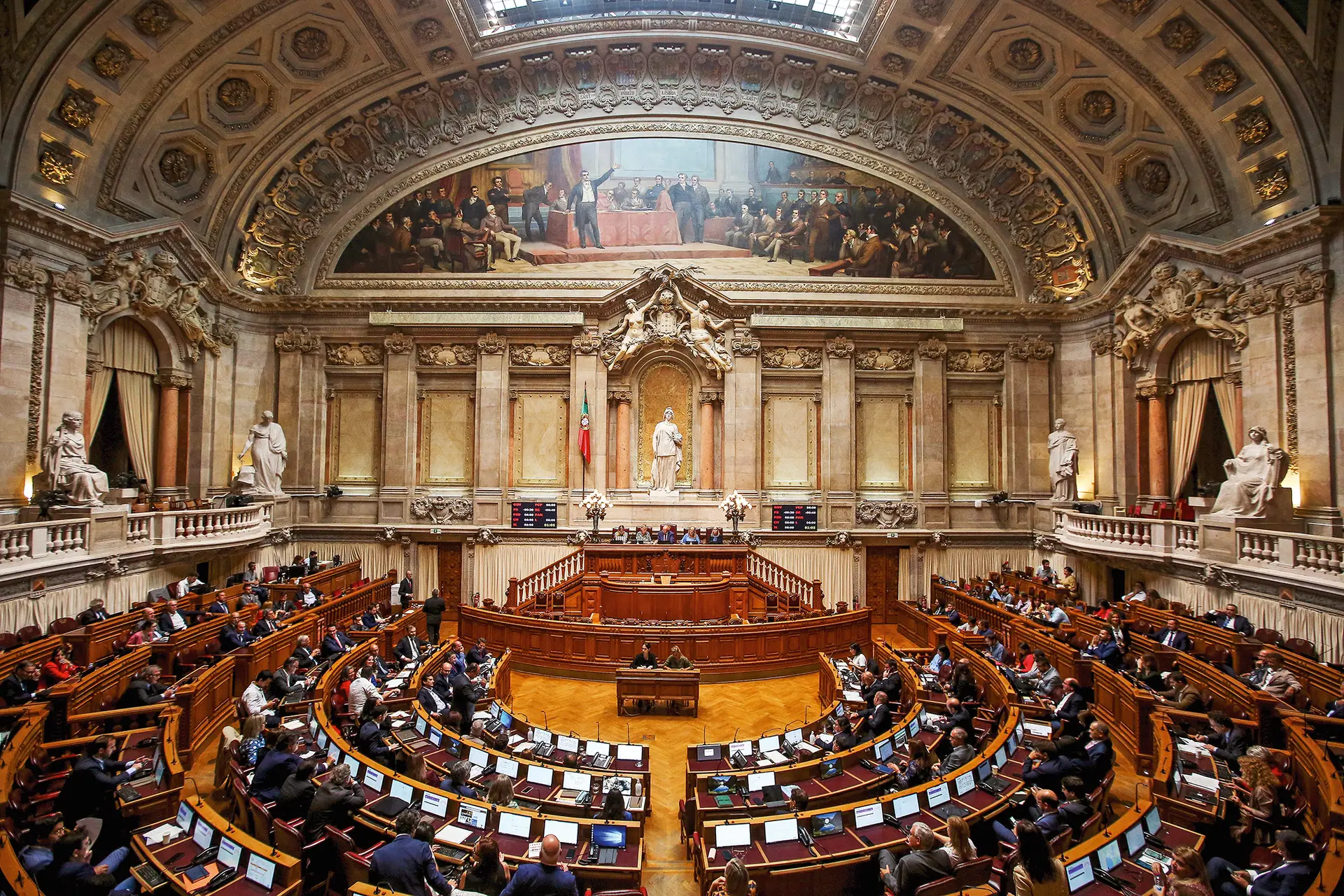 Guia para a noite eleitoral; o que é uma vitória para cada partido (em gráficos e números)
