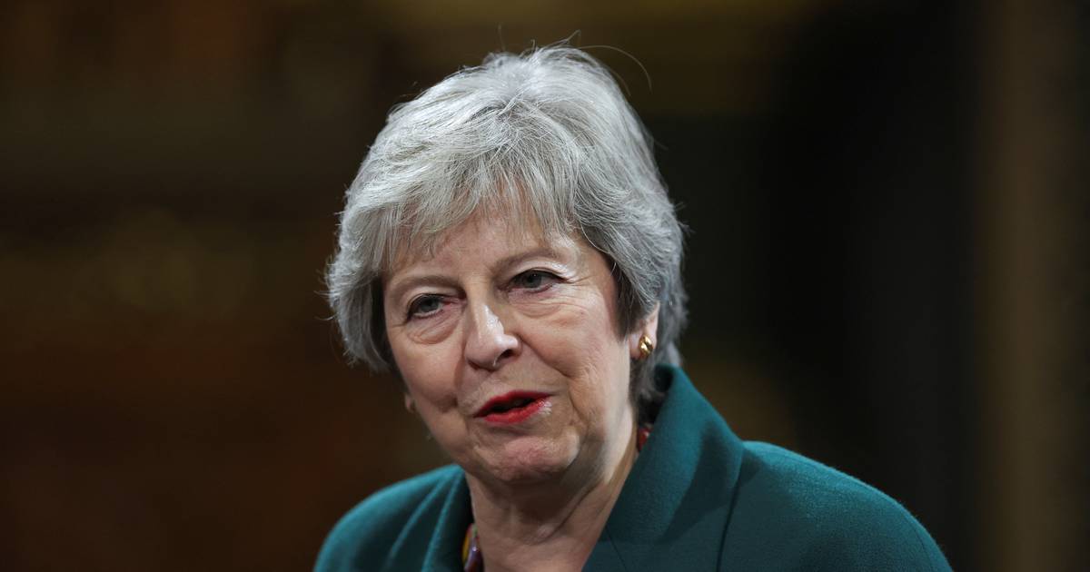 Theresa May vai abandonar o Parlamento britânico depois de 27 anos na bancada dos Conservadores