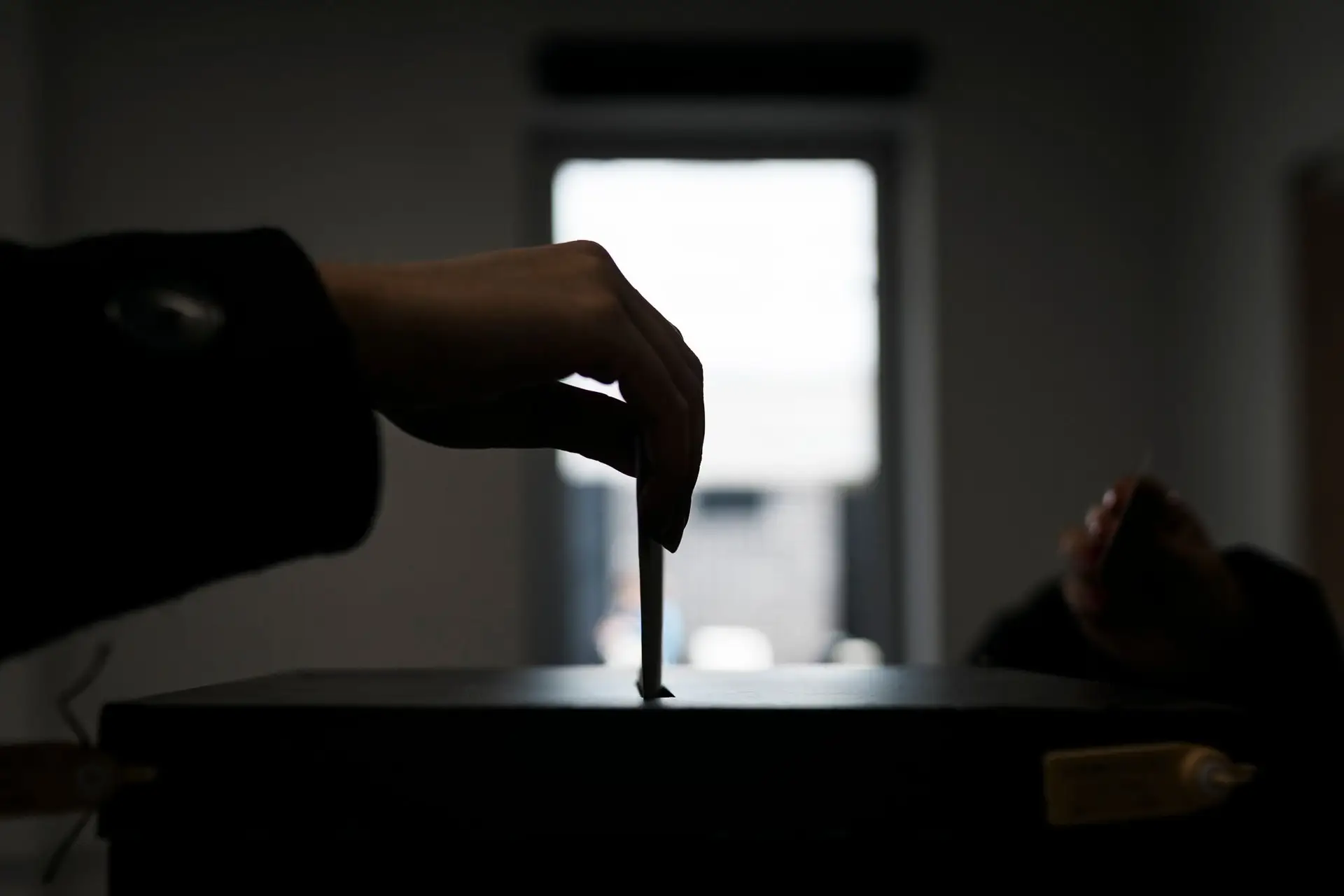 Retrato dos eleitores, por partidos: PS segura mais os velhos, IL e Livre conquistam jovens, maioria dos eleitores do Chega têm secundário
