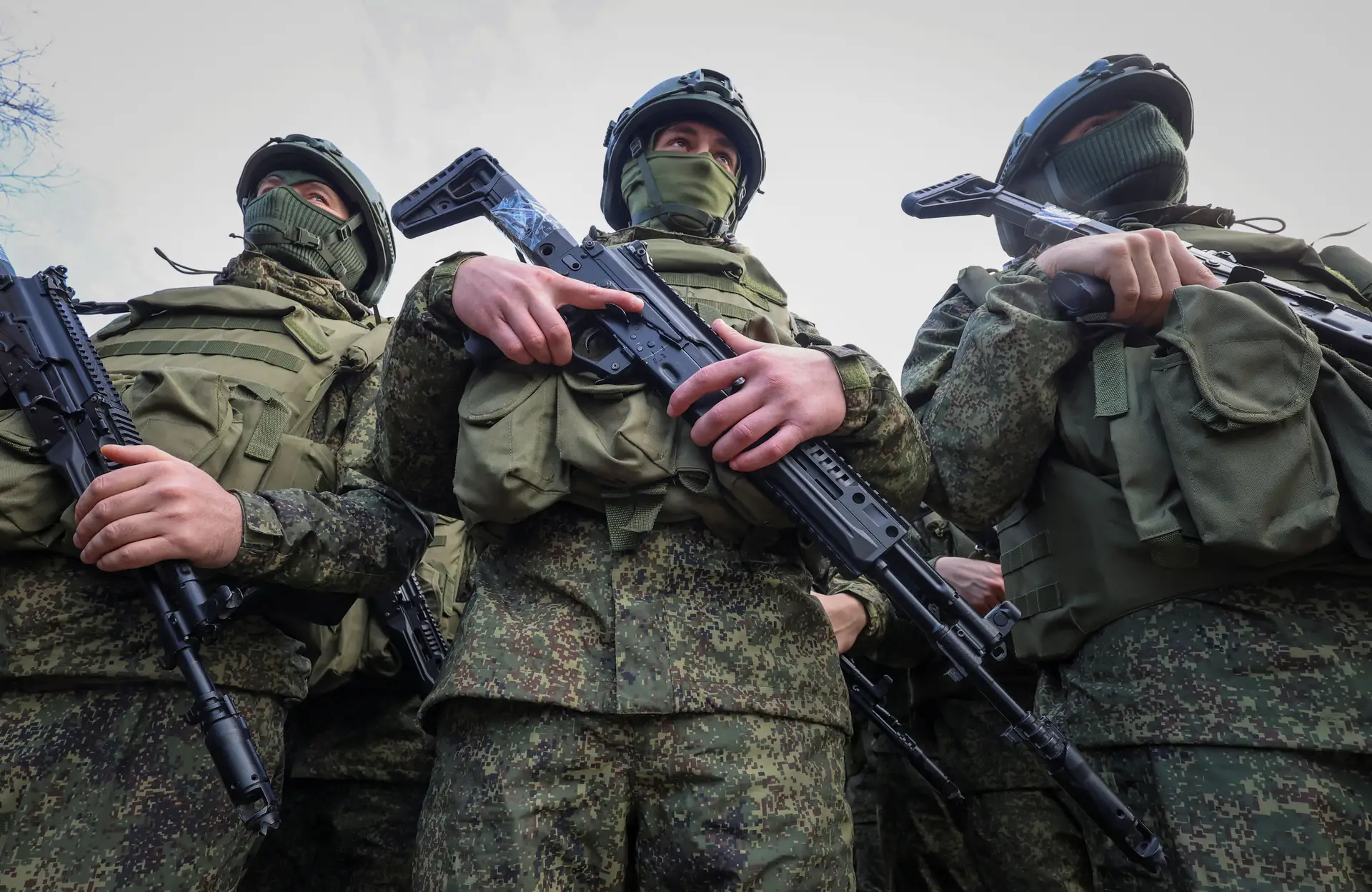 Justiça ucraniana condena 15 soldados russos por usar civis como escudos