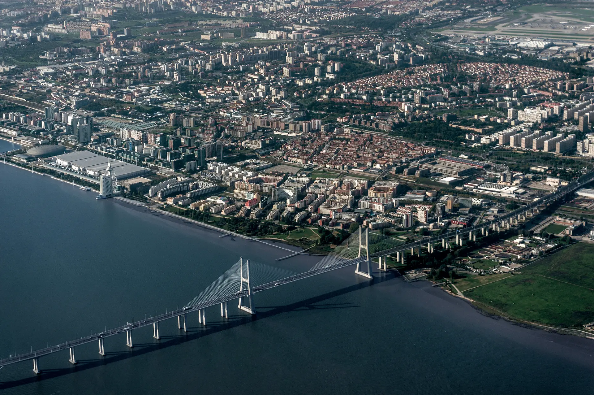 Em Lisboa, os preços da habitação de luxo variam, em média, entre €5000/m2 e €8000/m2, mas em casos excecionais podem atingir €10.000/m2
