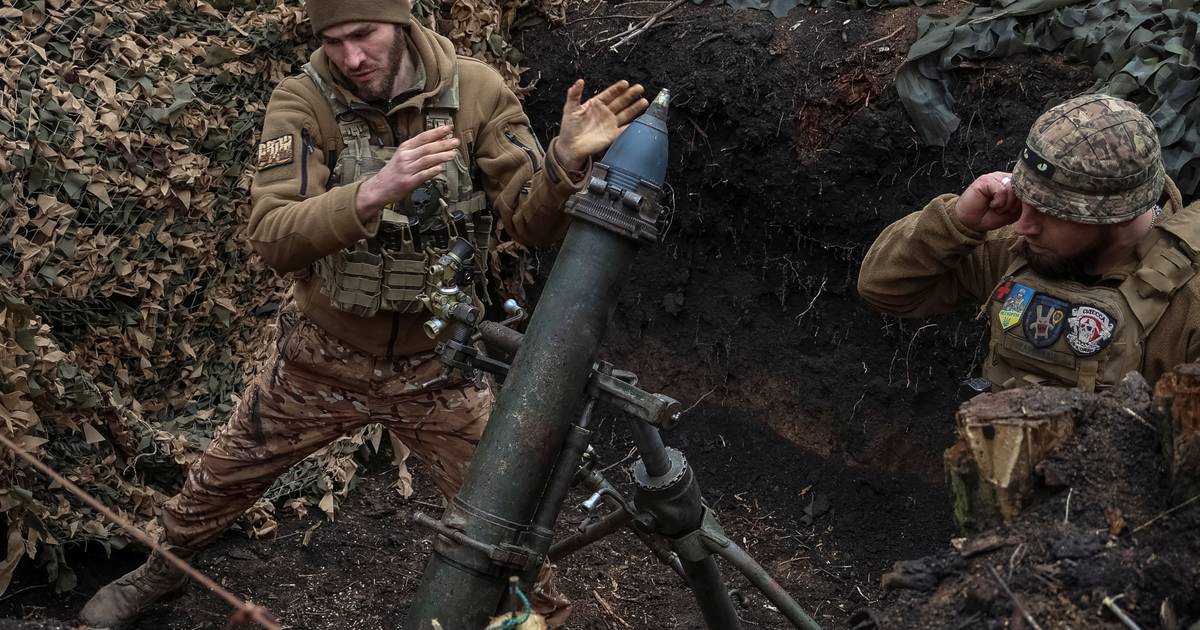 Rússia conquista aldeia na região de Donetsk, Ucrânia prevê um período “difícil”: o resumo do 790.º dia de guerra