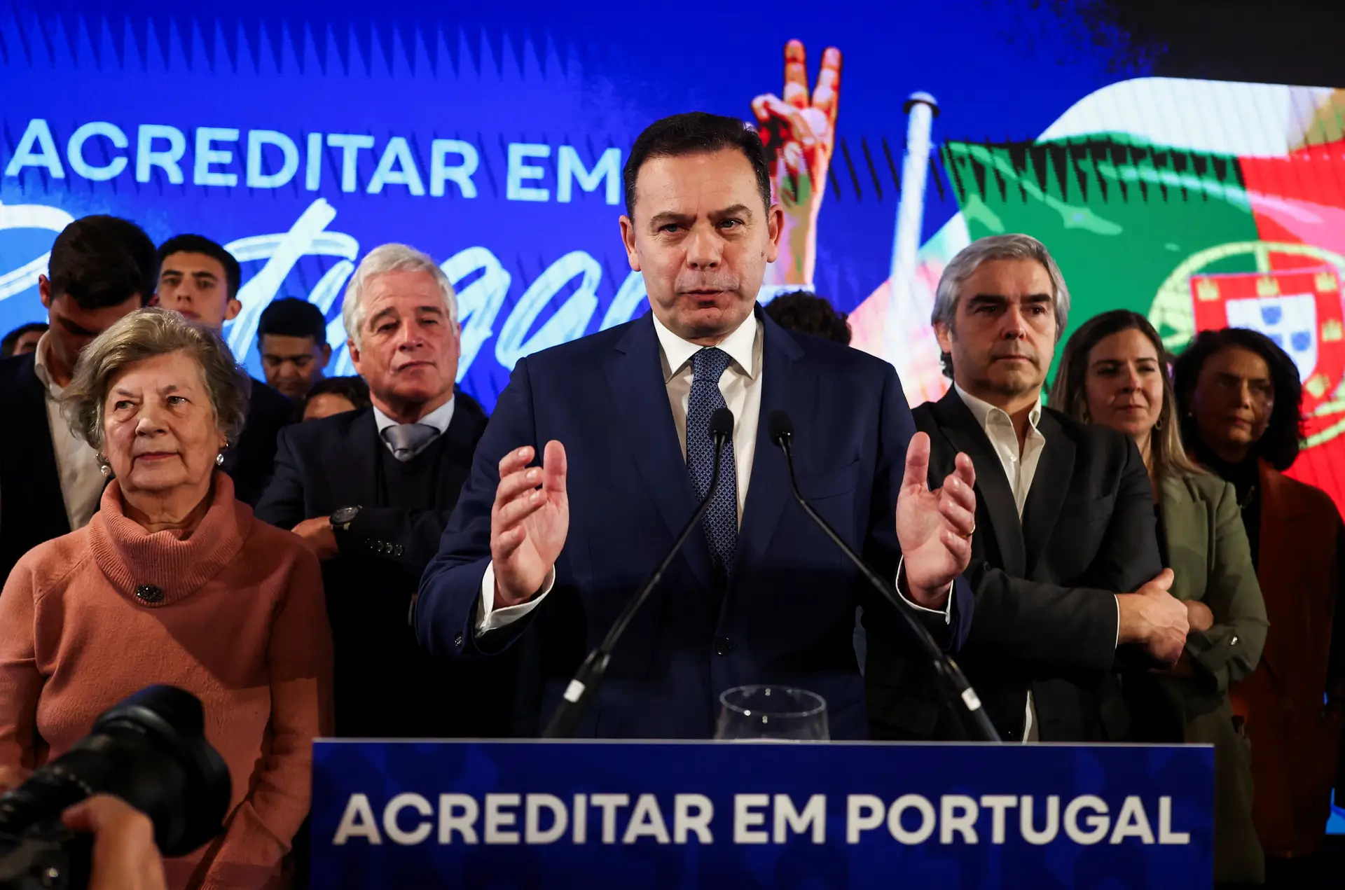 Quantos governos minoritários chegaram ao fim? E quantas maiorias absolutas e blocos centrais houve? (perguntas para queijinho Limiano)