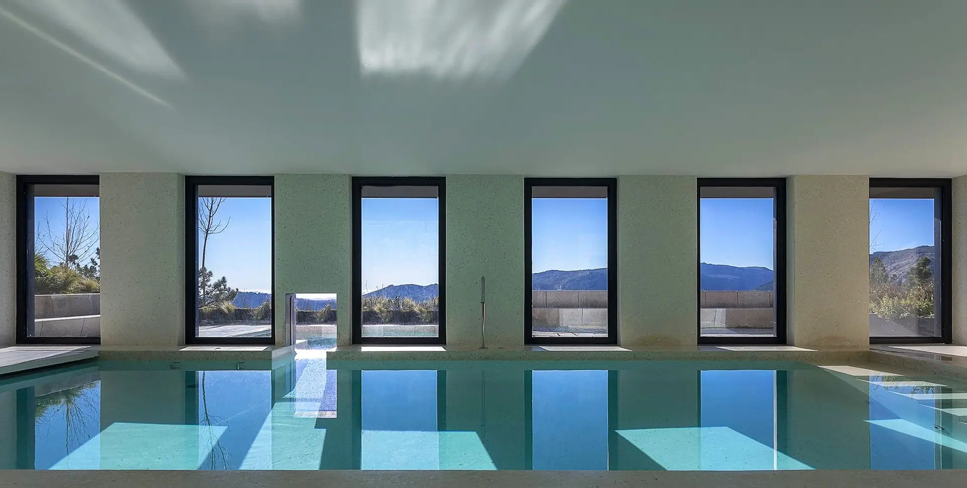 Renovação. Casa de São Lourenço, aberta em 2018, reflete a recuperação do espólio de Maria Keil e a aplicação do burel na arquitetura do hotel, tornando-o num espaço de Turismo de Montanha contemplativo
