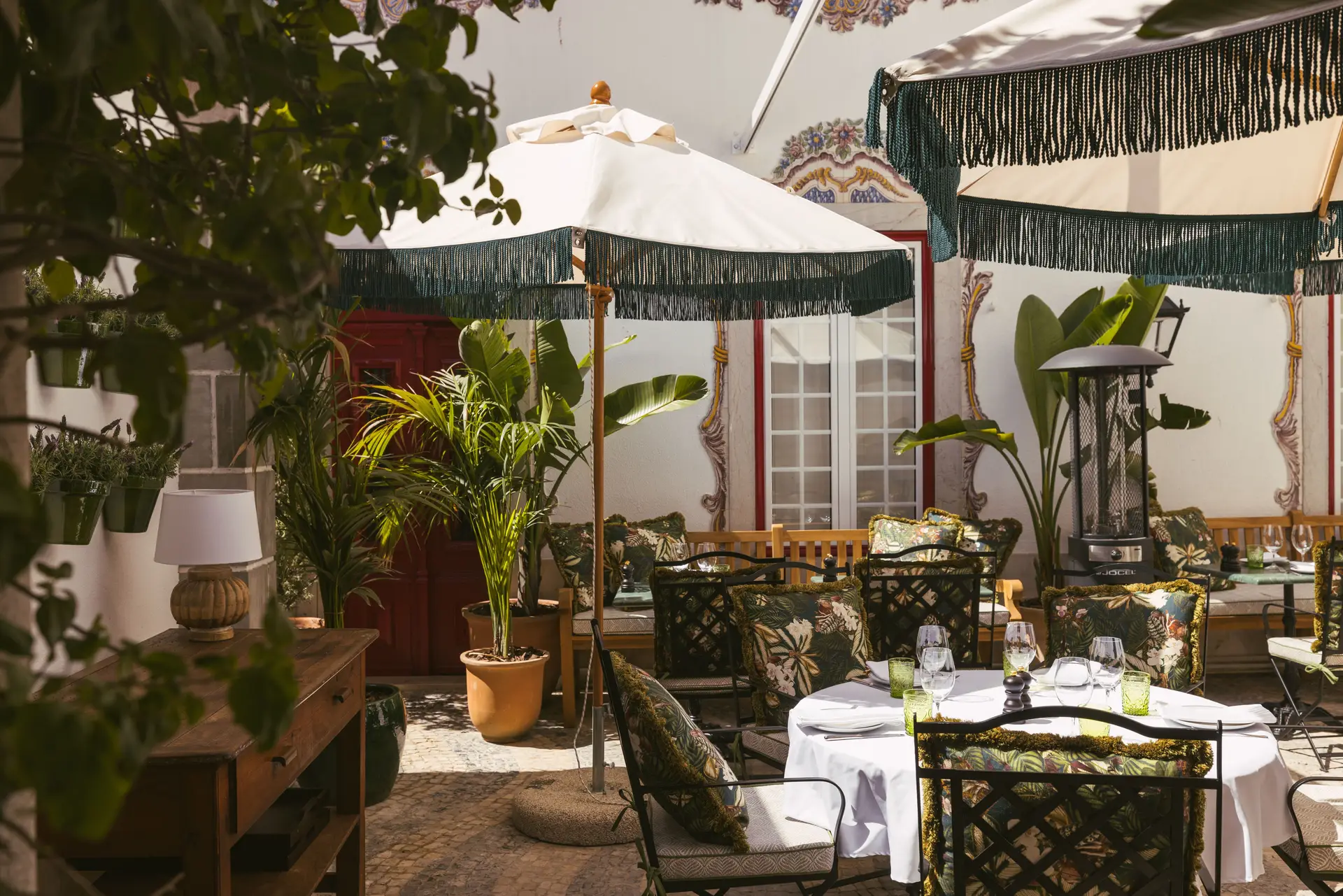 Bougain Restaurant & Garden Bar