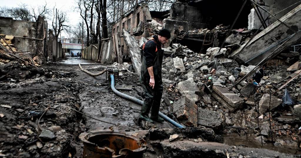 Um mês de março com mais de 43 bombas por dia: guerra na Ucrânia, dia 765