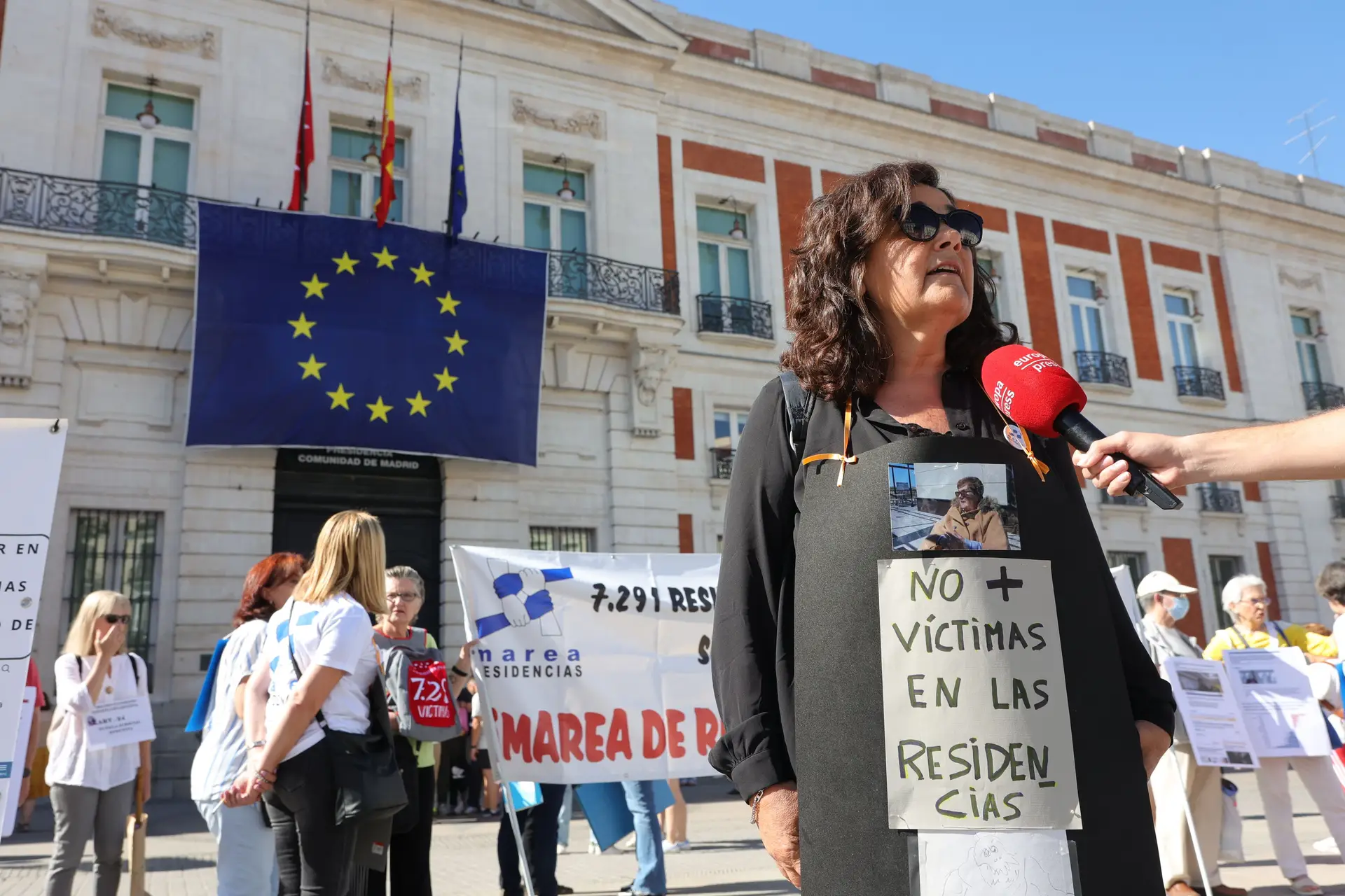 Carmen López é porta-voz da plataforma Marea de Residencias, aqui num protesto em Madrid