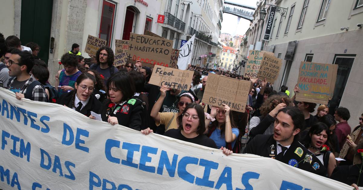 Manifestação em Lisboa: estudantes pedem mais casas e menos propinas
