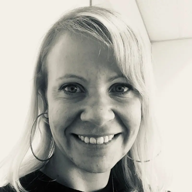 “Não se trata de tornar tudo digital”: entrevista a Rachel Martin, a mulher que quer medir a pegada carbónica do livro em Portugal