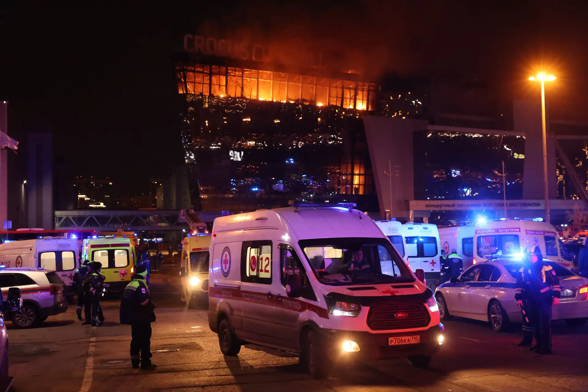 Ataque em Moscovo: os atacantes tinham treino militar? Que armas usaram? O que é o Daesh-K? E, sobretudo, como foi isto possível?