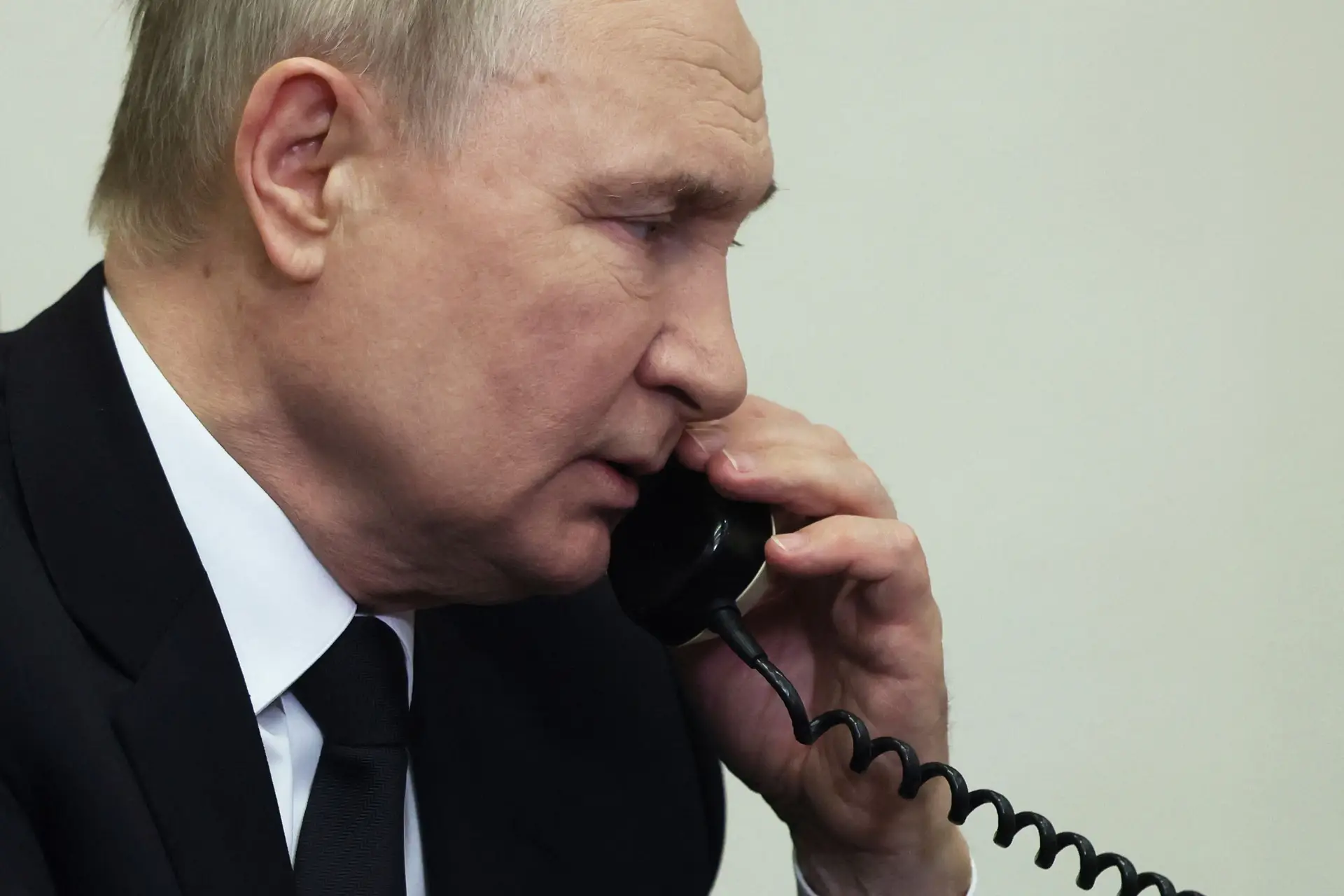 Putin já puxa dos galões nucleares, vizinhos armados até aos dentes e um verão que cheira a NATO: 803 dias em guerra