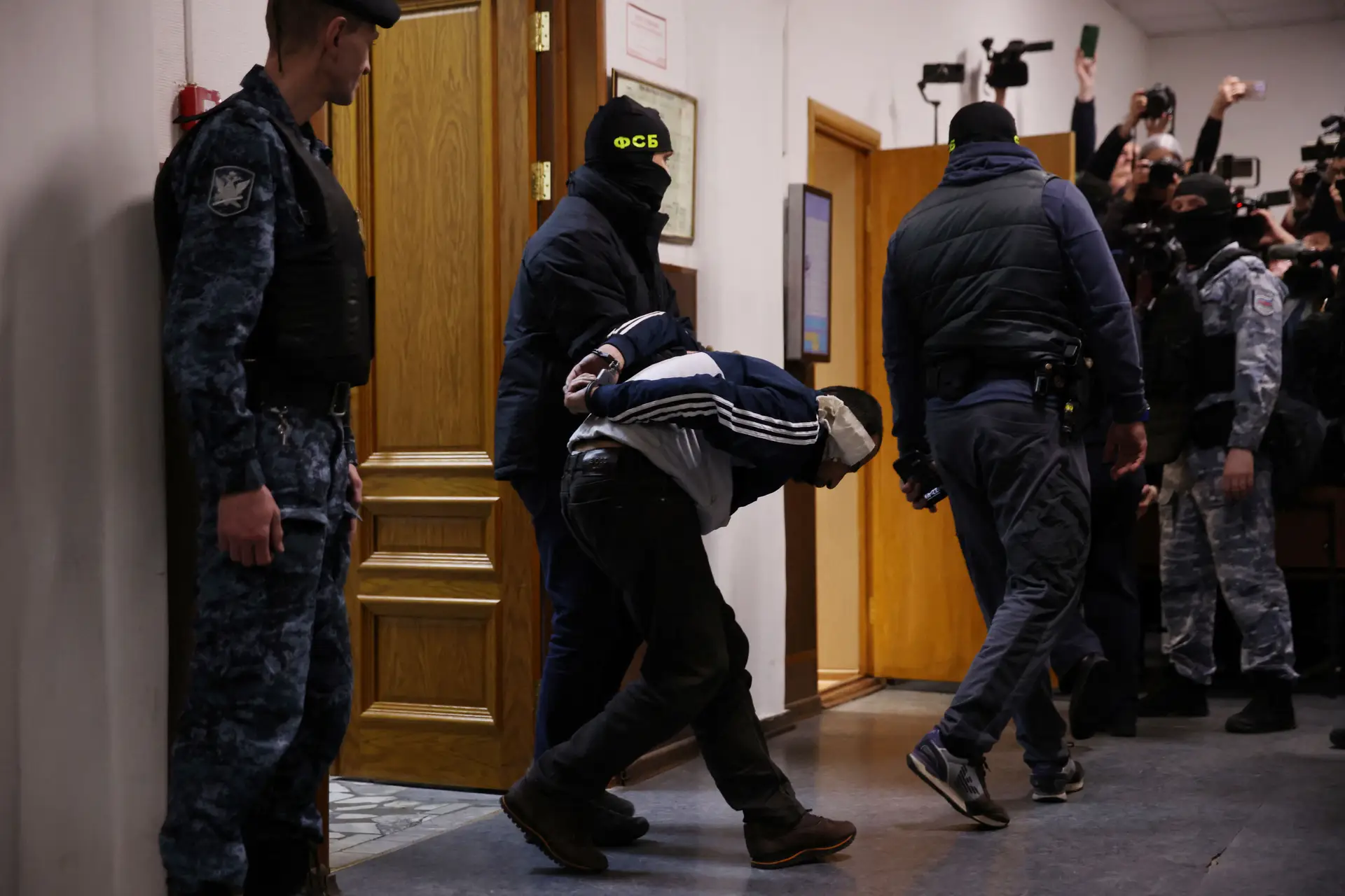 Ataque em Moscovo: número de mortos sobe para 182; quatro homens foram acusados de terrorismo e ficam em prisão preventiva