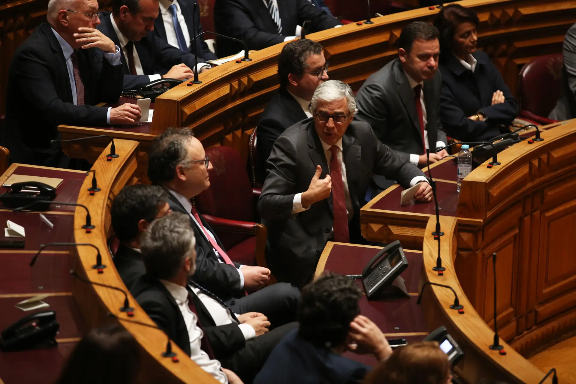 Rotatividade na presidência não é inédita no Parlamento, mas entre partido de Governo e oposição é