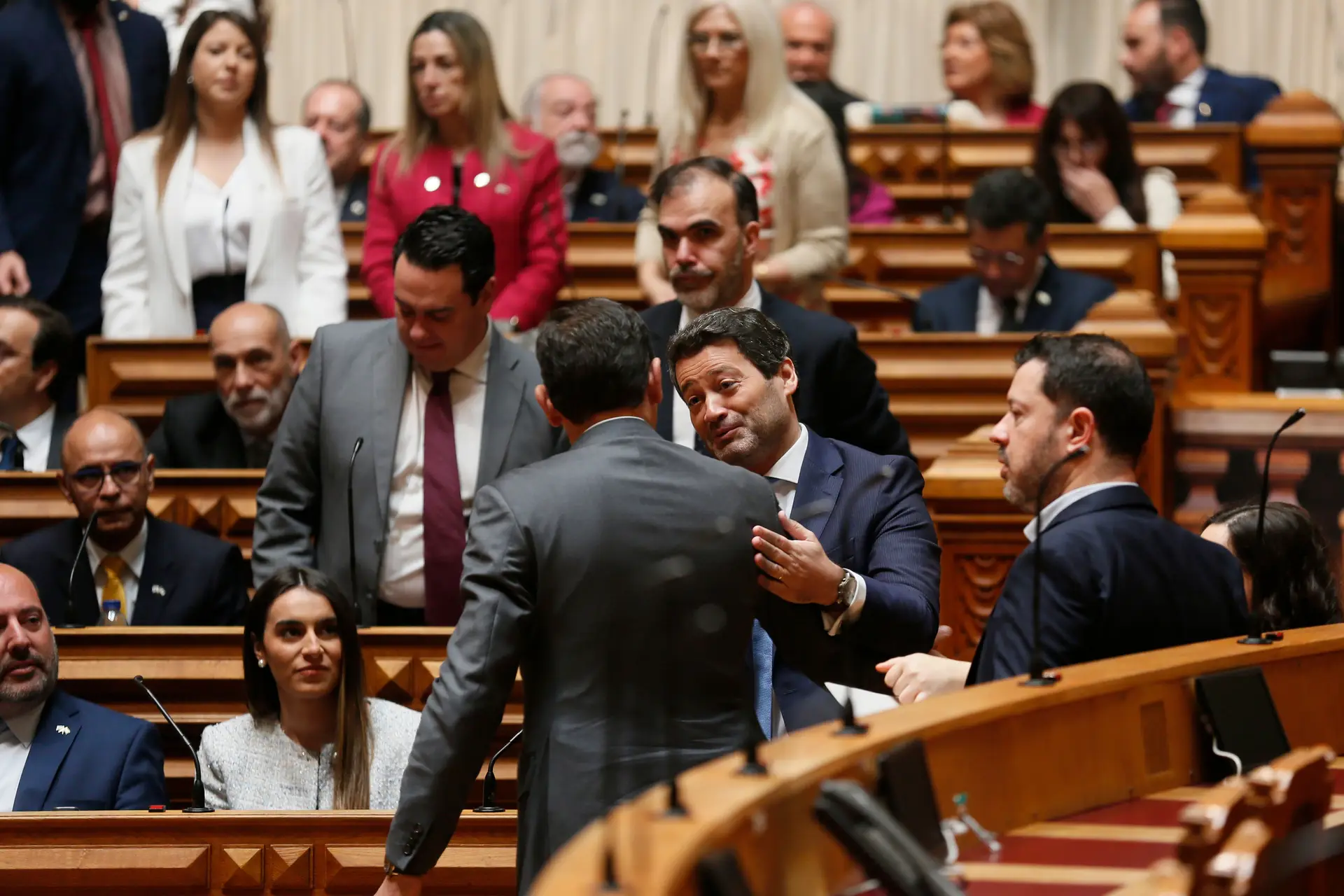 Chega exibe todo o seu poder no primeiro dia da Assembleia como aviso a Montenegro: tem de falar com Ventura (ou com Pedro Nuno)